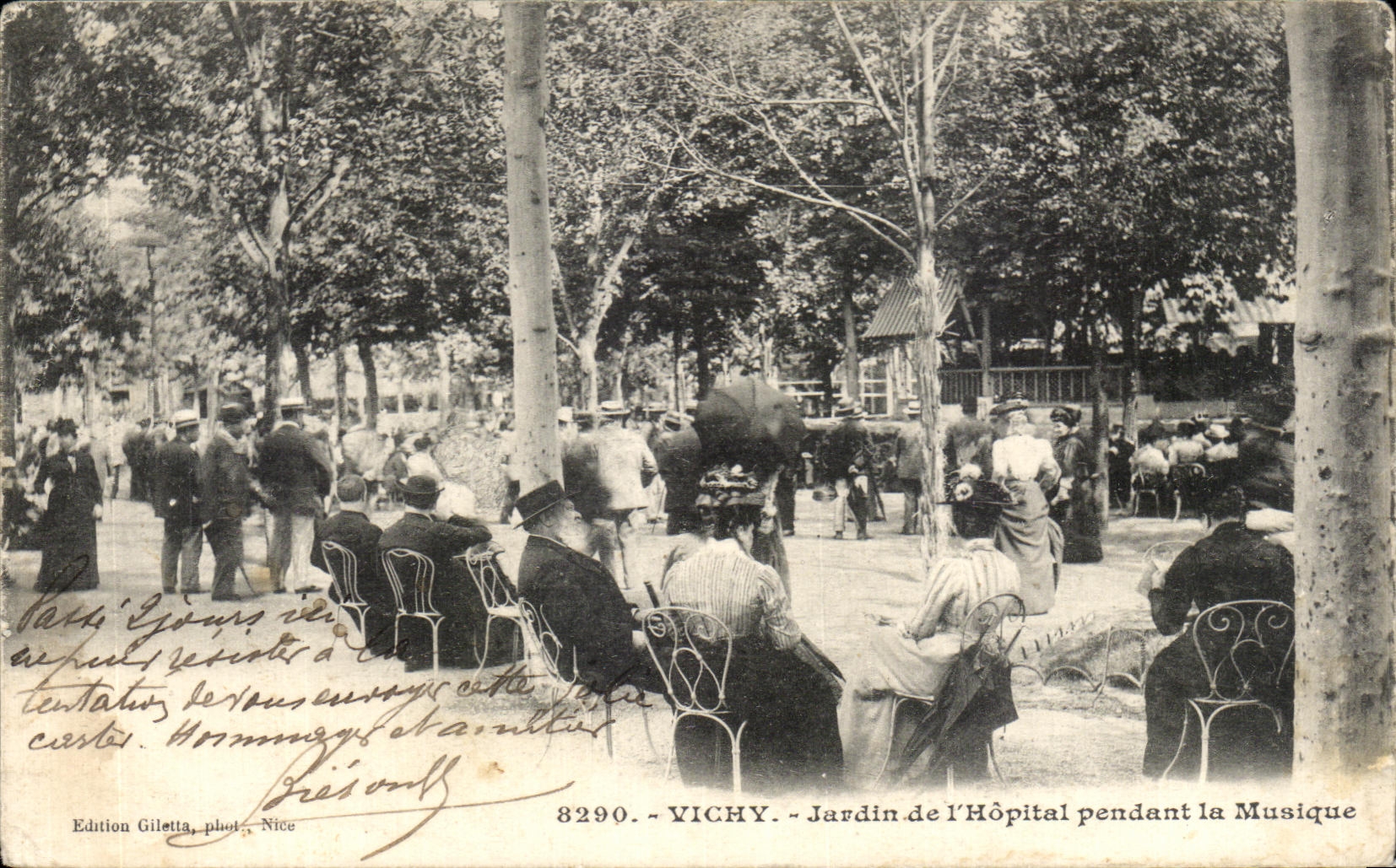 CPA Vichy Jardin de I'Hopital pendant la Musique