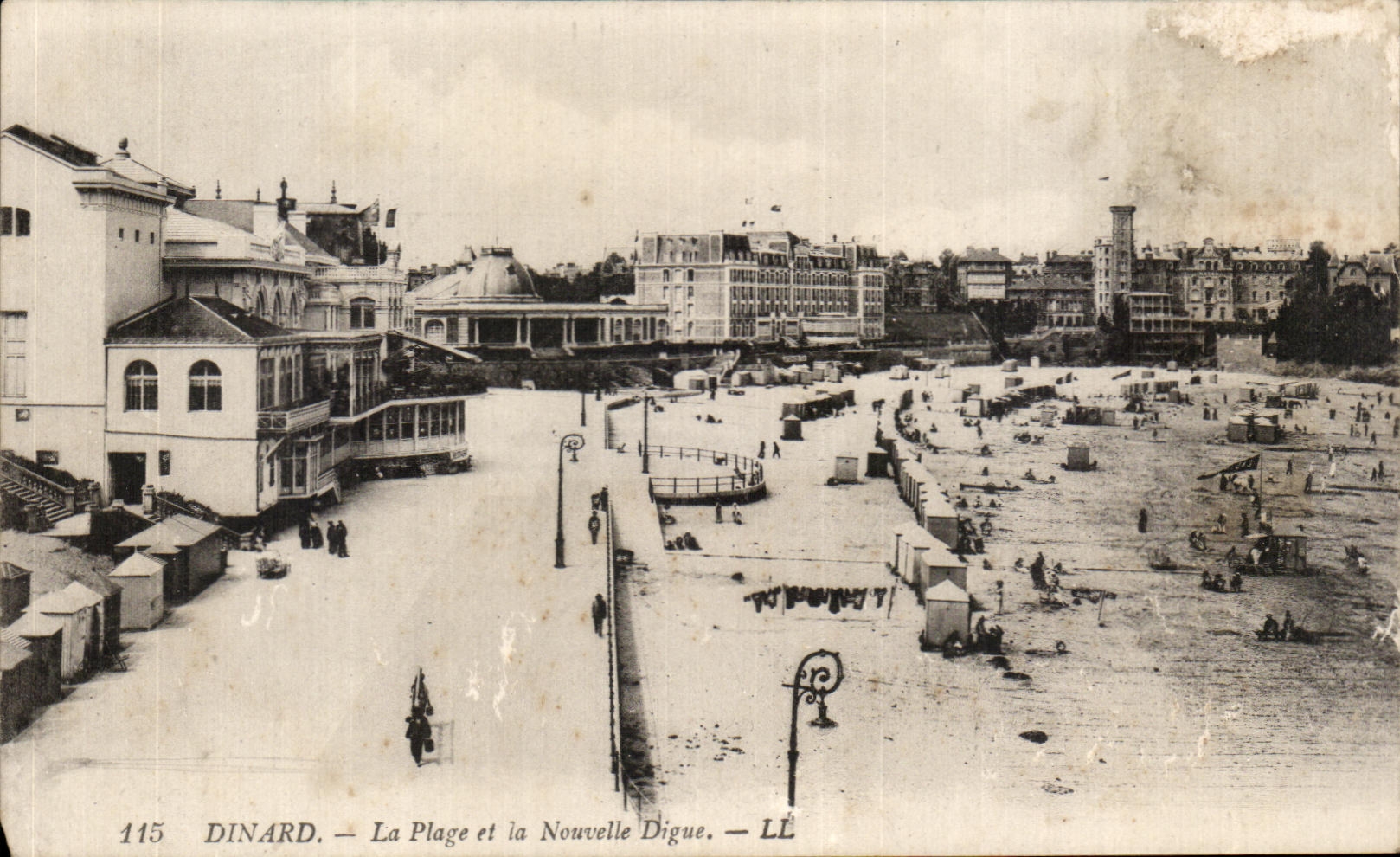 CPA Dinard La Plage et la Nouvelle Digue