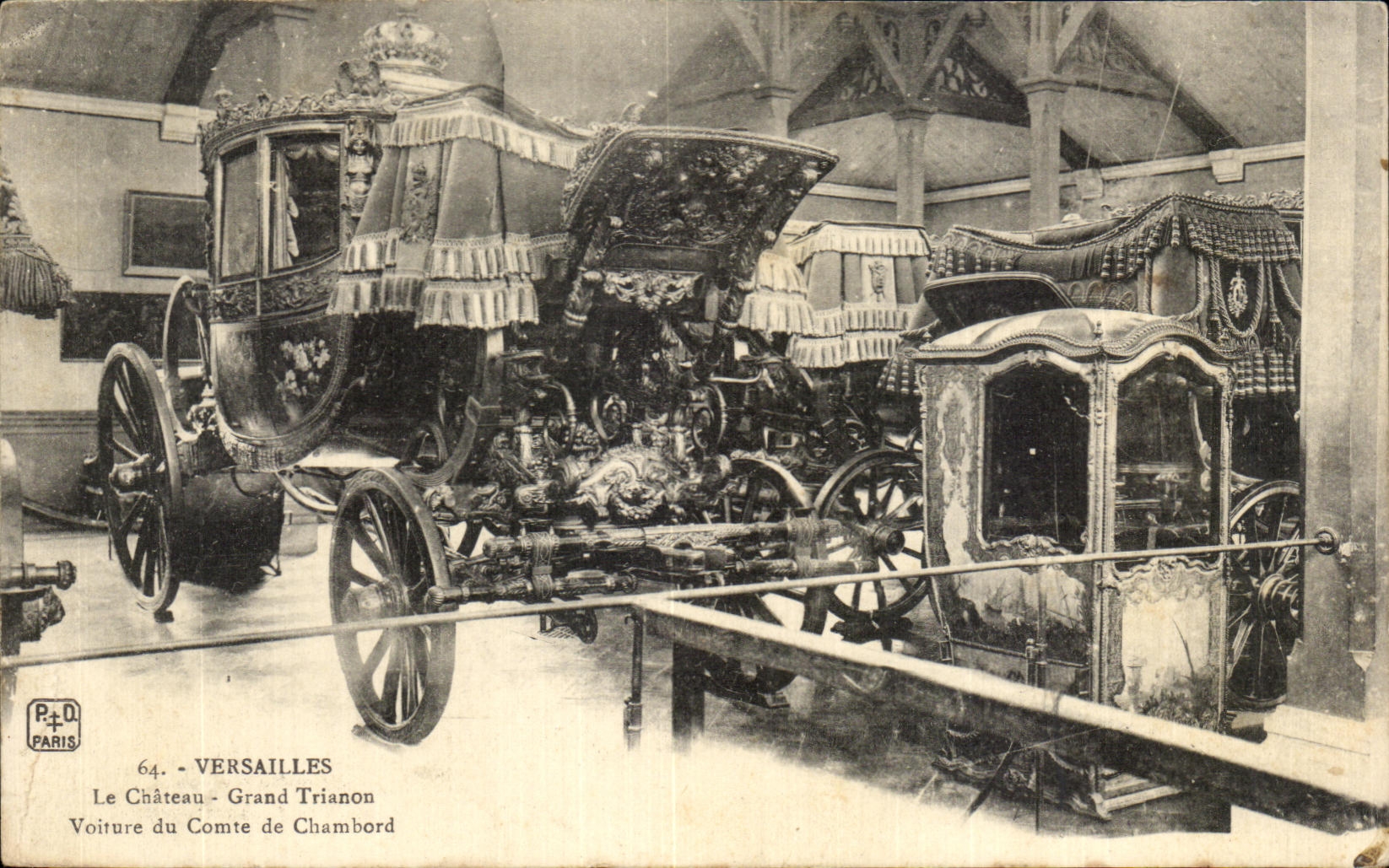 CPA Versailles Le chateau grand trianon voiture du comte de chambord