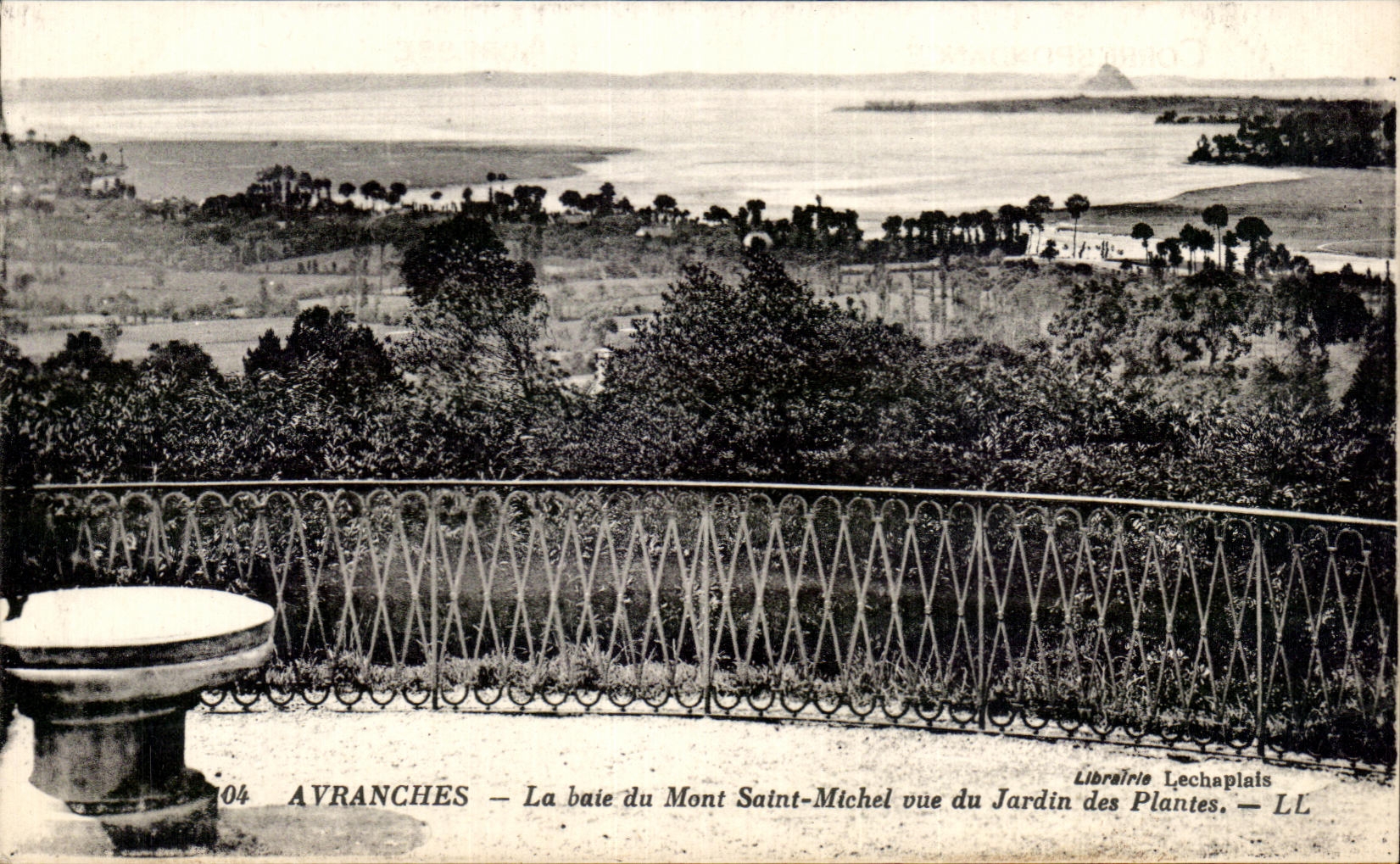 CPA Avranches La Baie du Mont Saint Michel Vue du Jardin des Plantes