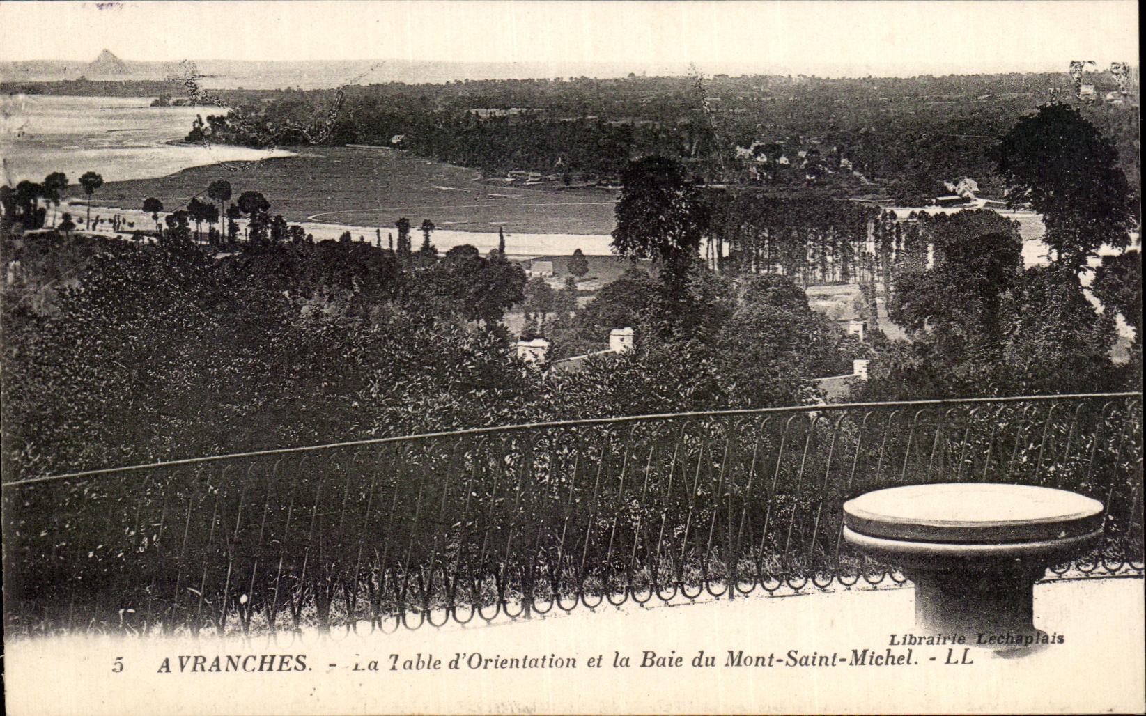 CPA Avranches La table d'orientation et la baie du Mont Saint Michel