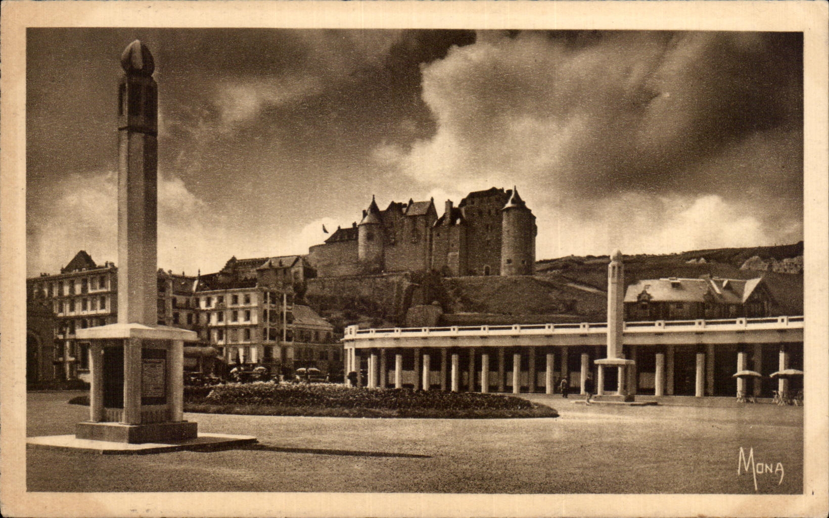 CPA Dieppe Esplanade du casino et le vieux chateau