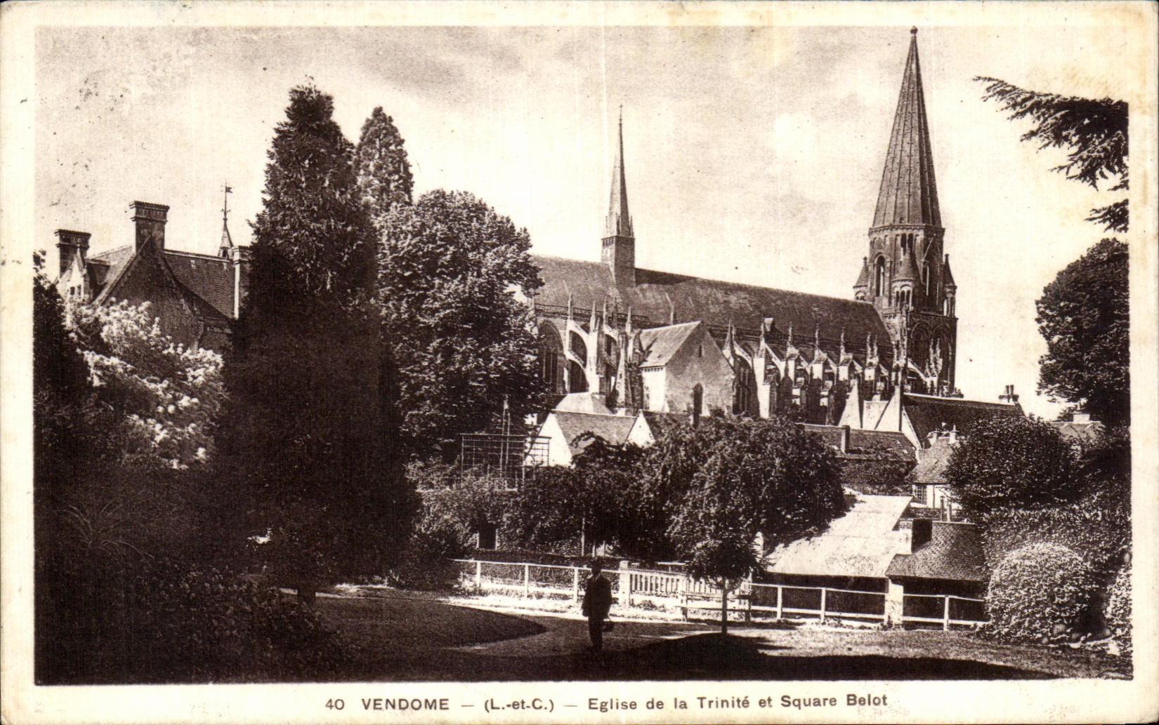 CPA Vendome Eglise de la Trinite et Square Belot