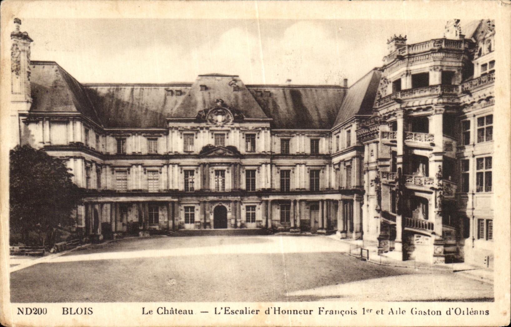 CPA Blois Le Chateau L'Escalier d'Honneur Francois 1er et aile Gaston d'Orleans