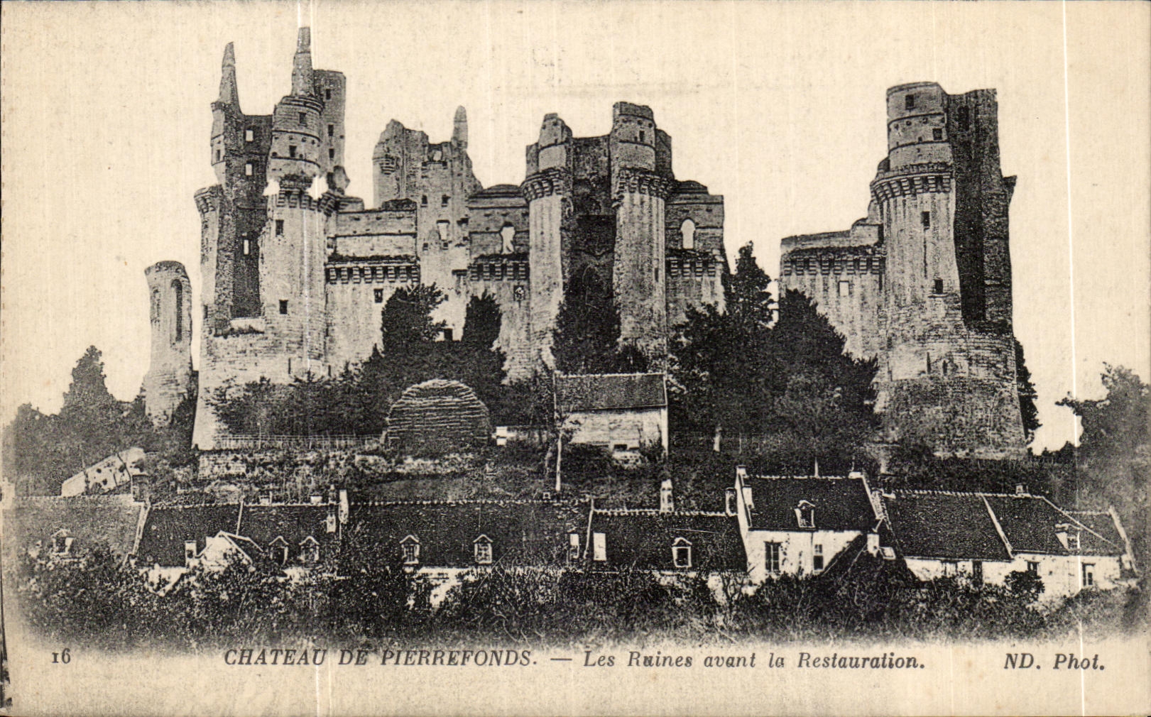 CPA Chateau de Pierrefonds Les Ruines avent la Restauration