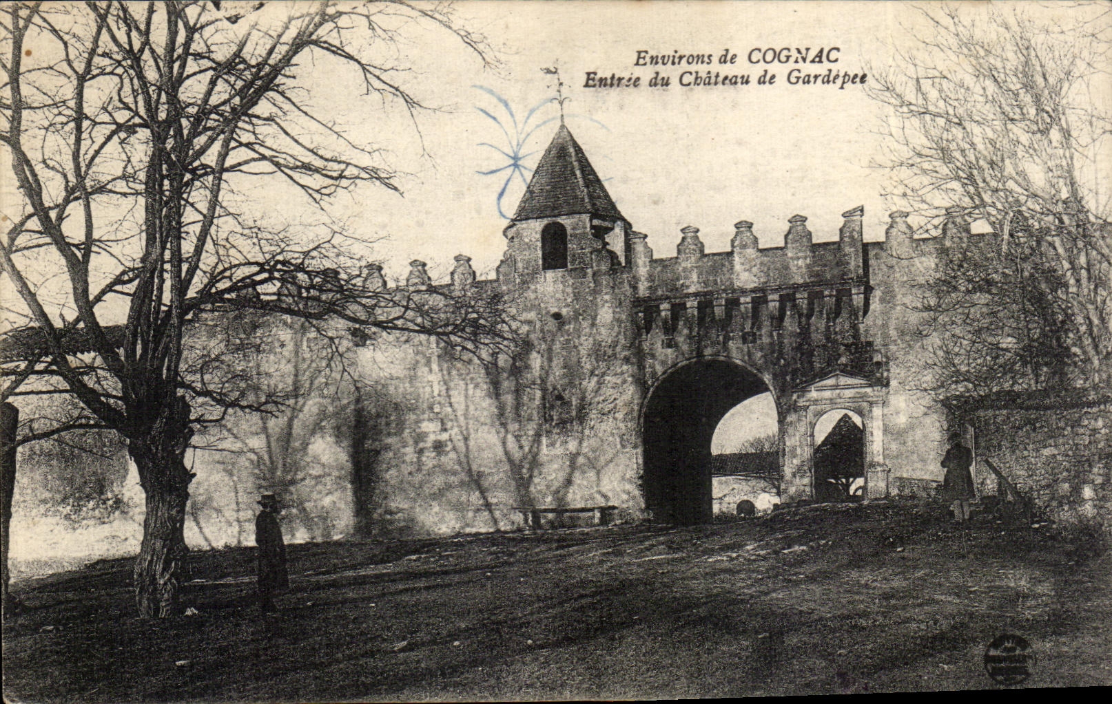 CPA Environs de Cognac Entree du Chateau de Gardepee