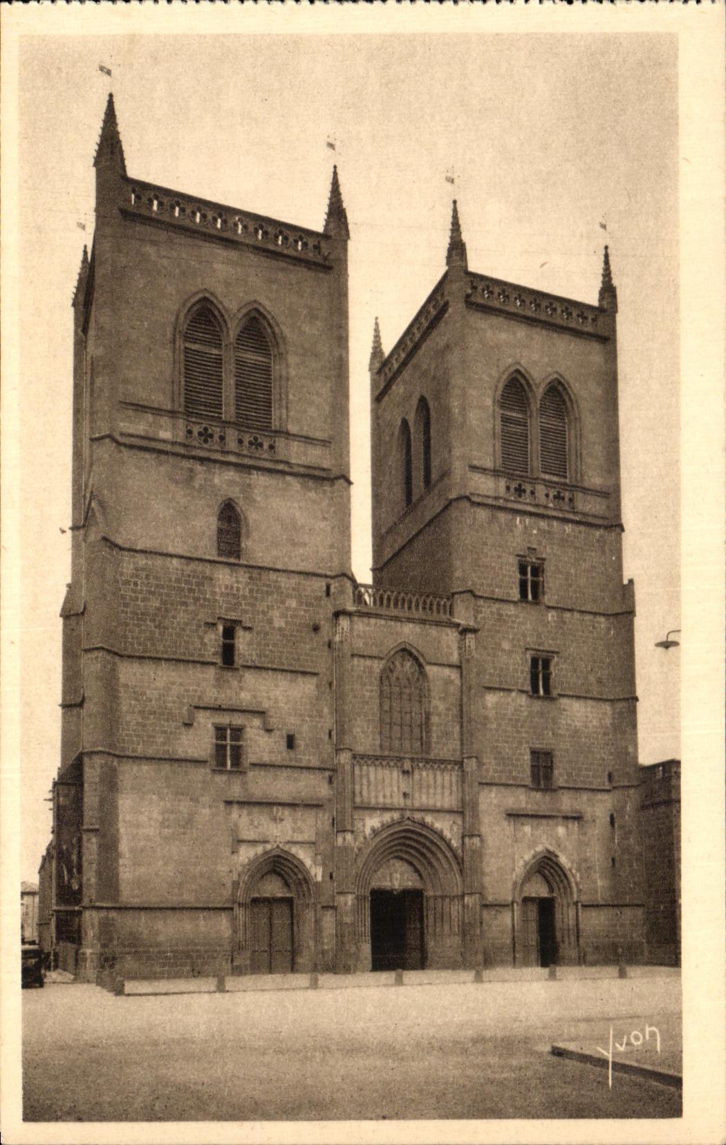 CPA La Douce france Saint Flour La cathedrale