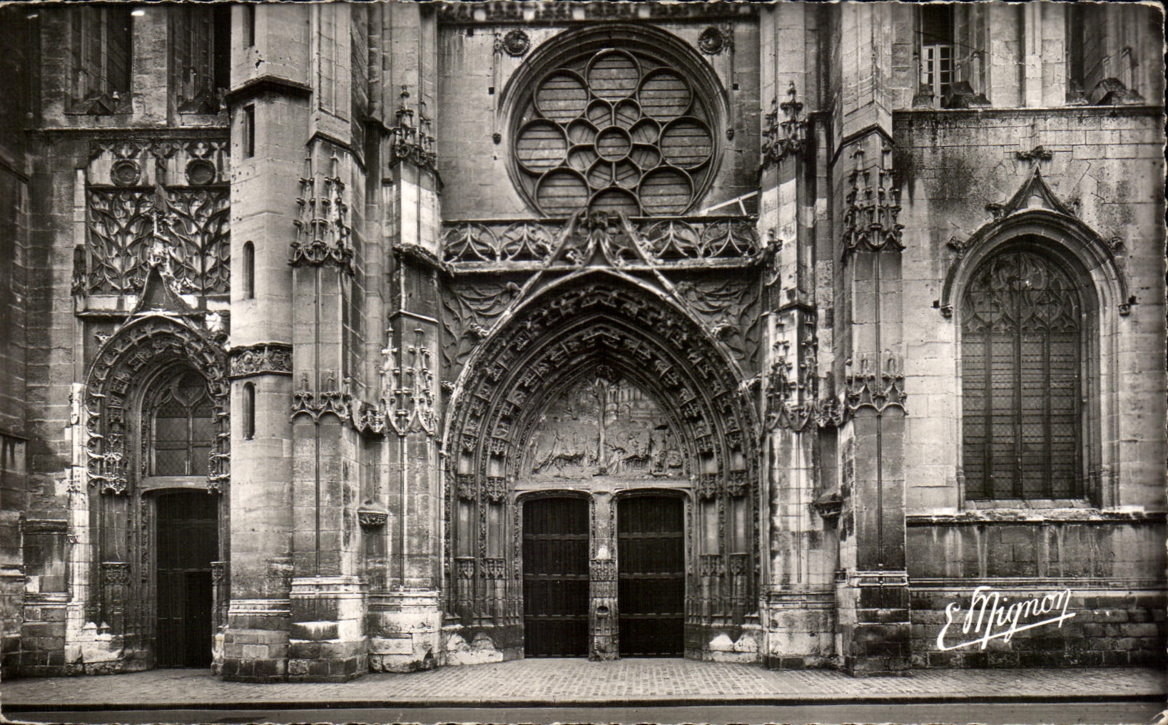 CPA Dreux Grand portail de l'eglise saint pierre