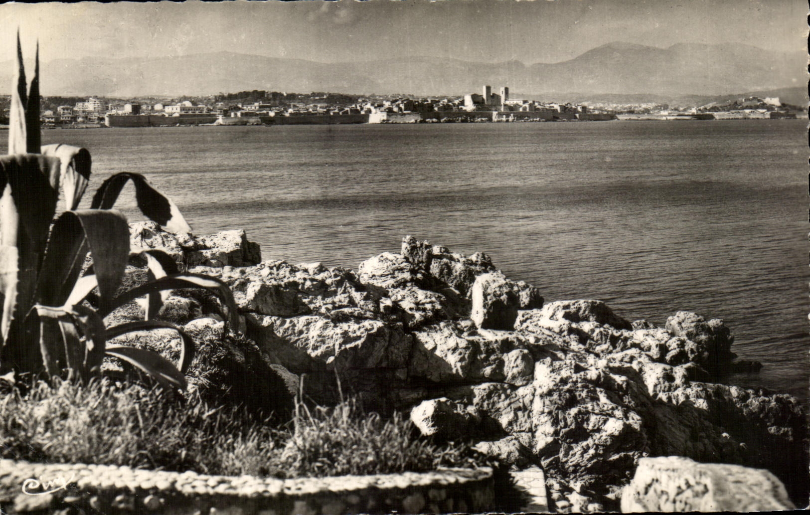 CPA Antibes Echappee sur la Ville vue de 