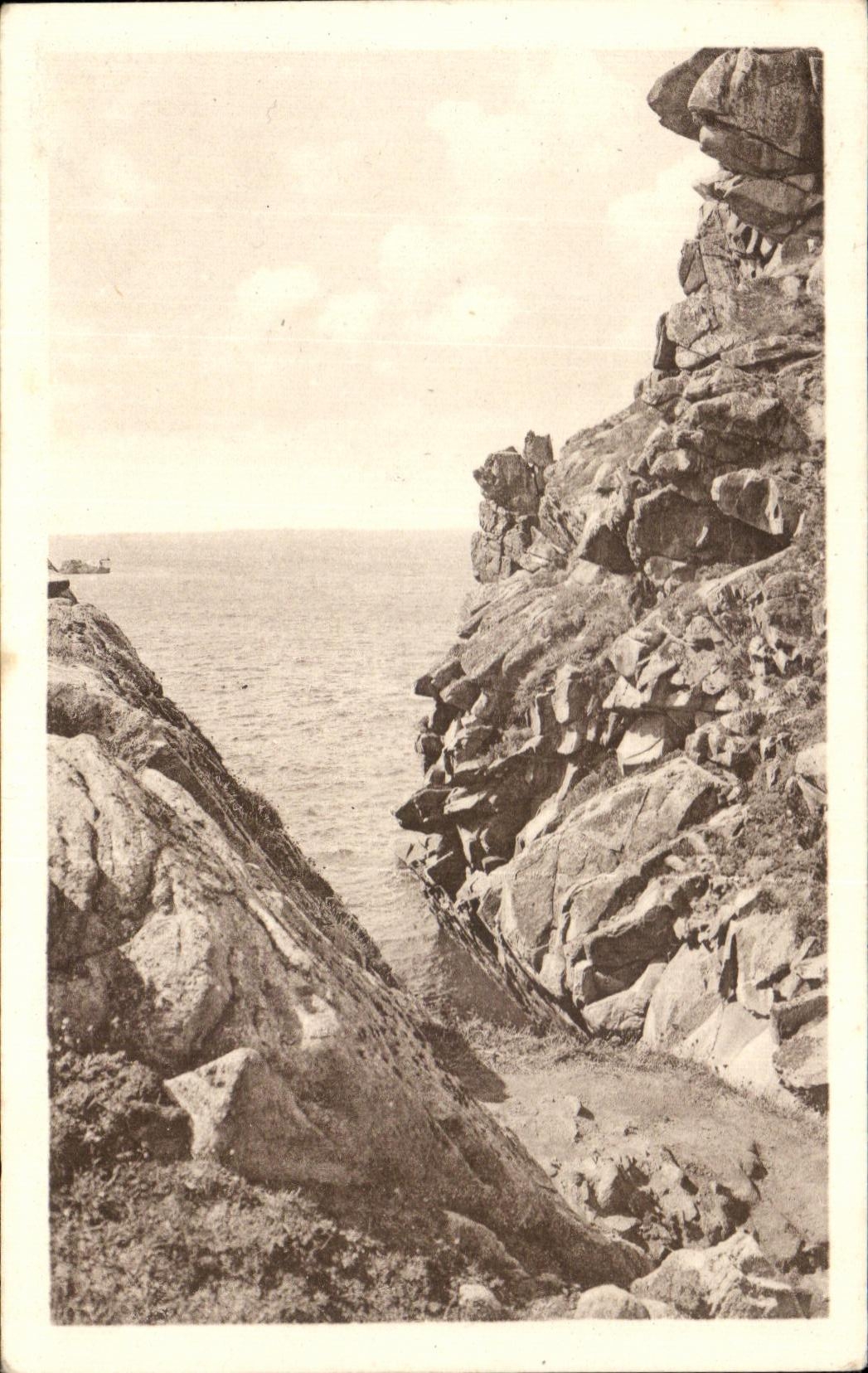 CPA Environs de Plougasnou Tregastel Primel La crevasse