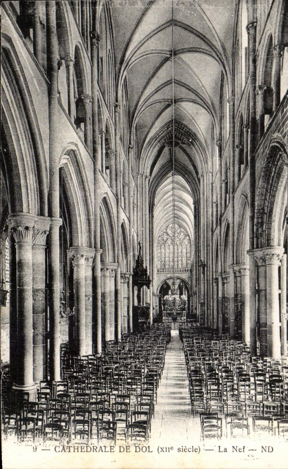 CPA Cathedrale De Dol La Nef