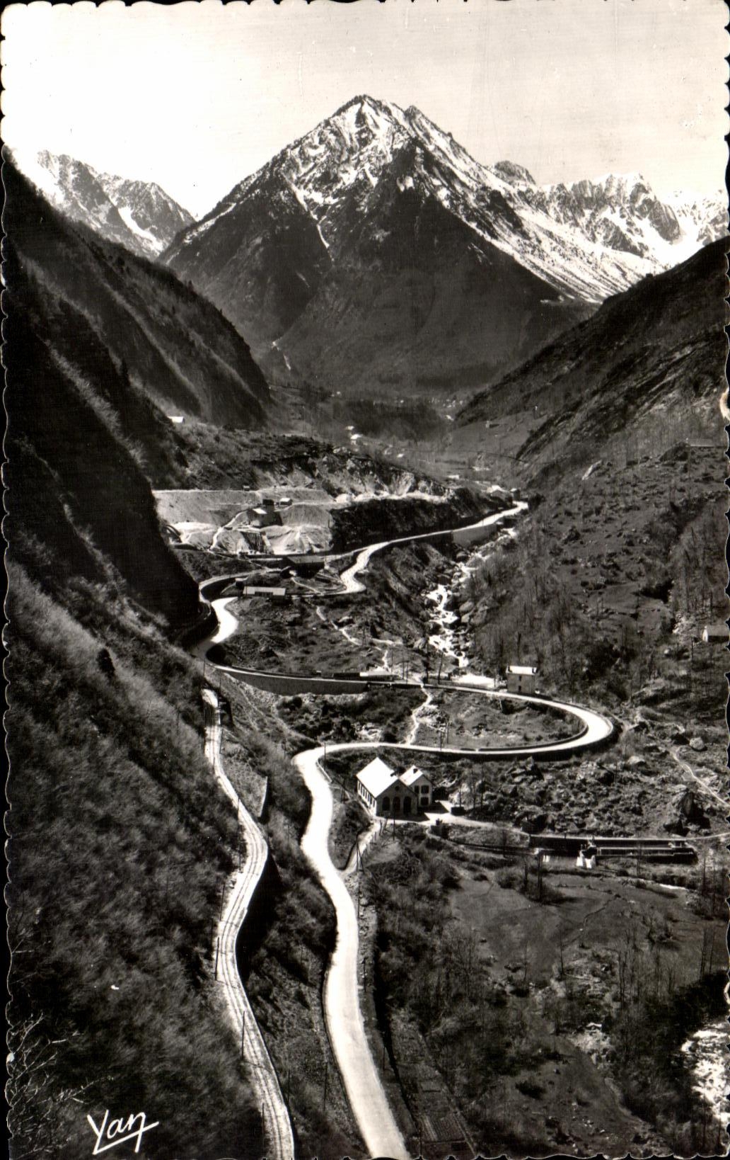 CPA Route de Pierrefitte a Cauterets Le Colimacon et la Peguere