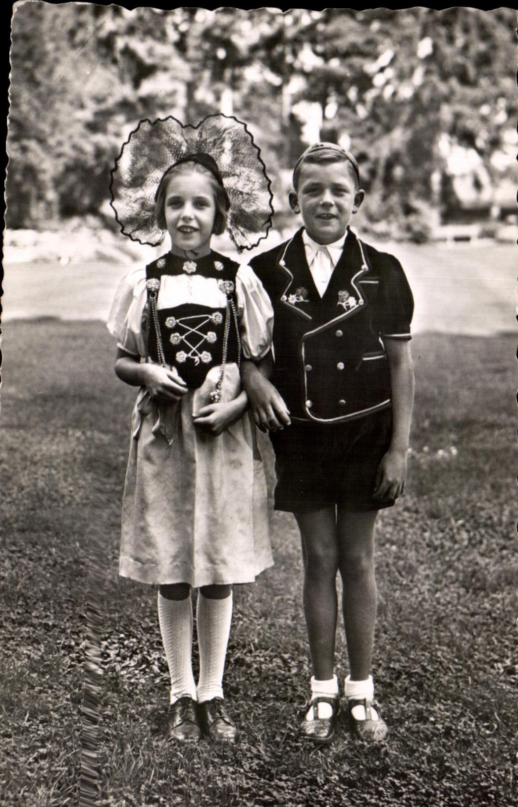 CPA Bernetracht Enfants Folklore Costume