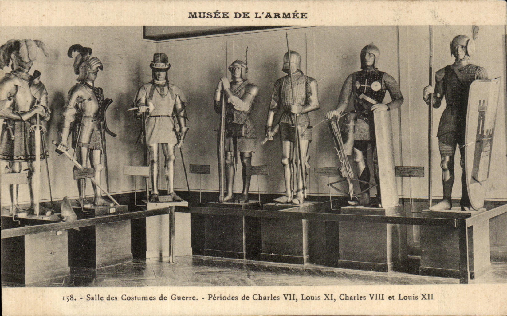 CPA Musee de L'Armee Salle des Costumes de Guerre Periodes de Charles Vll Louis Xl Charles Vlll et Louis Xll militaria