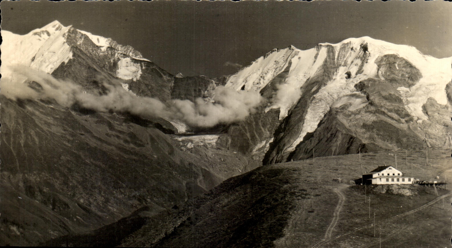 CPA St Gervais Chez la tante et la chaine du Mont Blanc