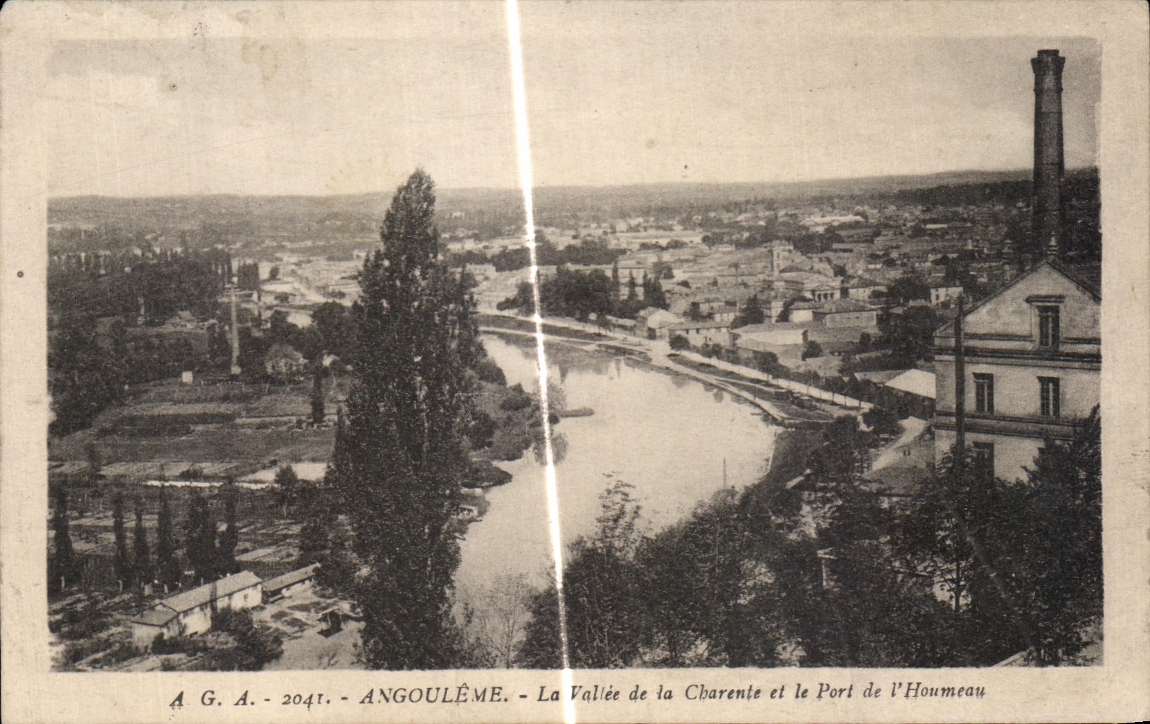 CPA Angouleme La Vallee de la Charente et le Port de I'Houmeau