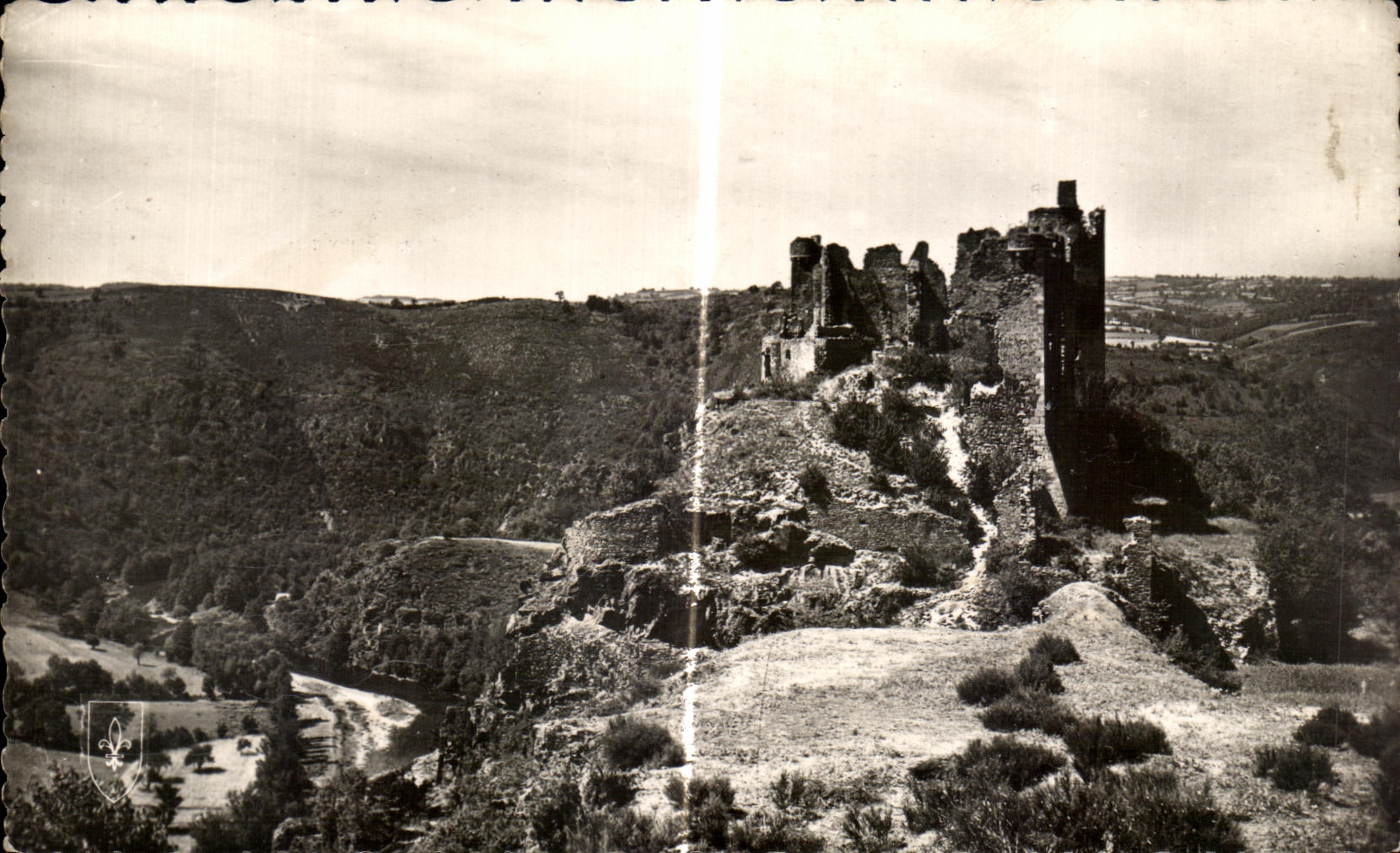 CPA La Vallee Pittoresque De la Sioule Chateau Rocher vestige du Moyen Age