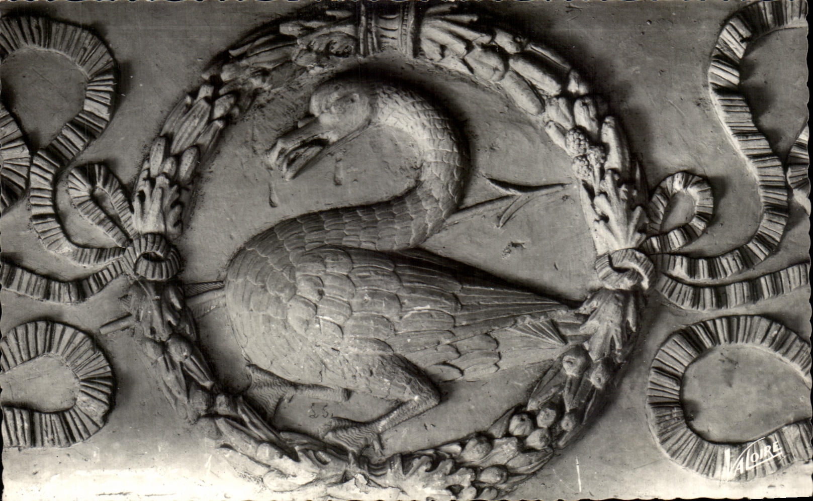 CPA Les Merveilles Du Val De Loire Le cygne transperce embleme de Claude de France epouse de Francois 1er
