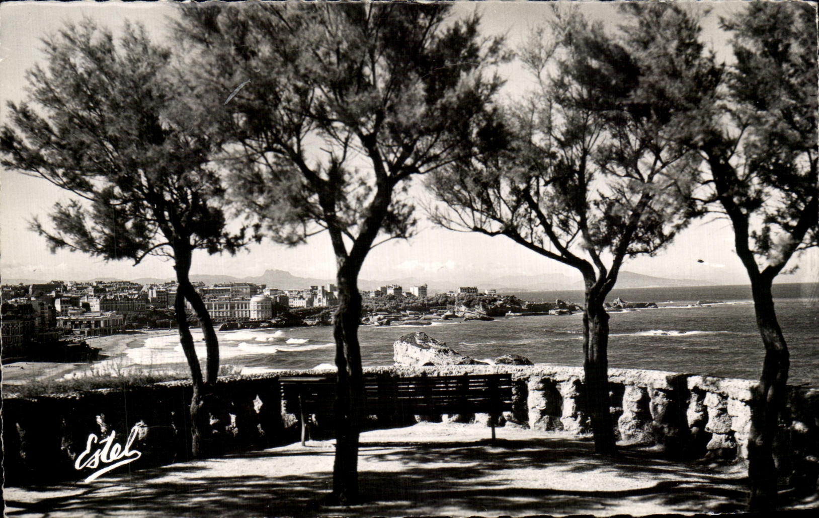 CPA Biarritz Les casinos et les rochers de l'atalaye 