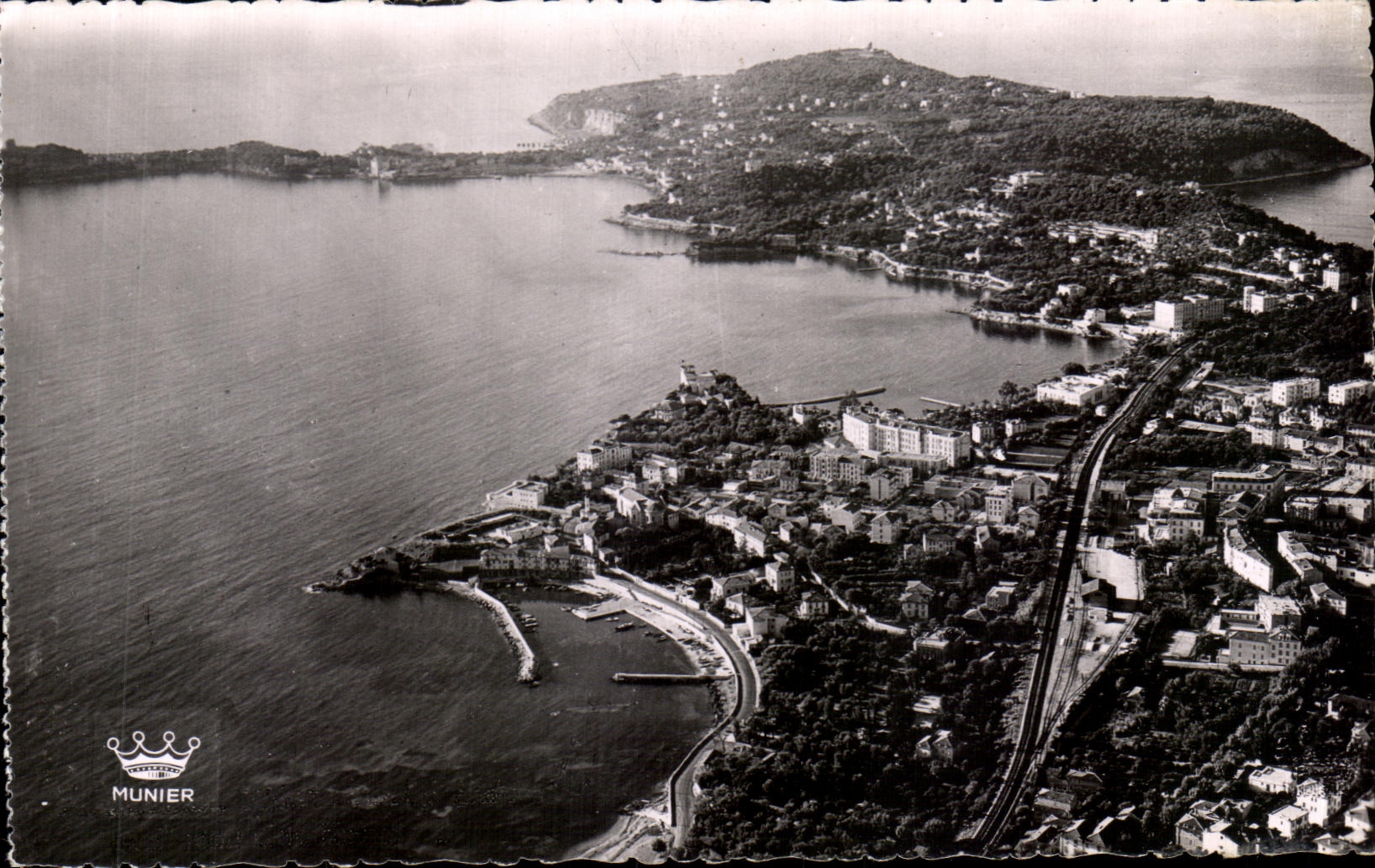 CPA Beaulieu sur Mer Vue generale et St Jean Cap Ferrat