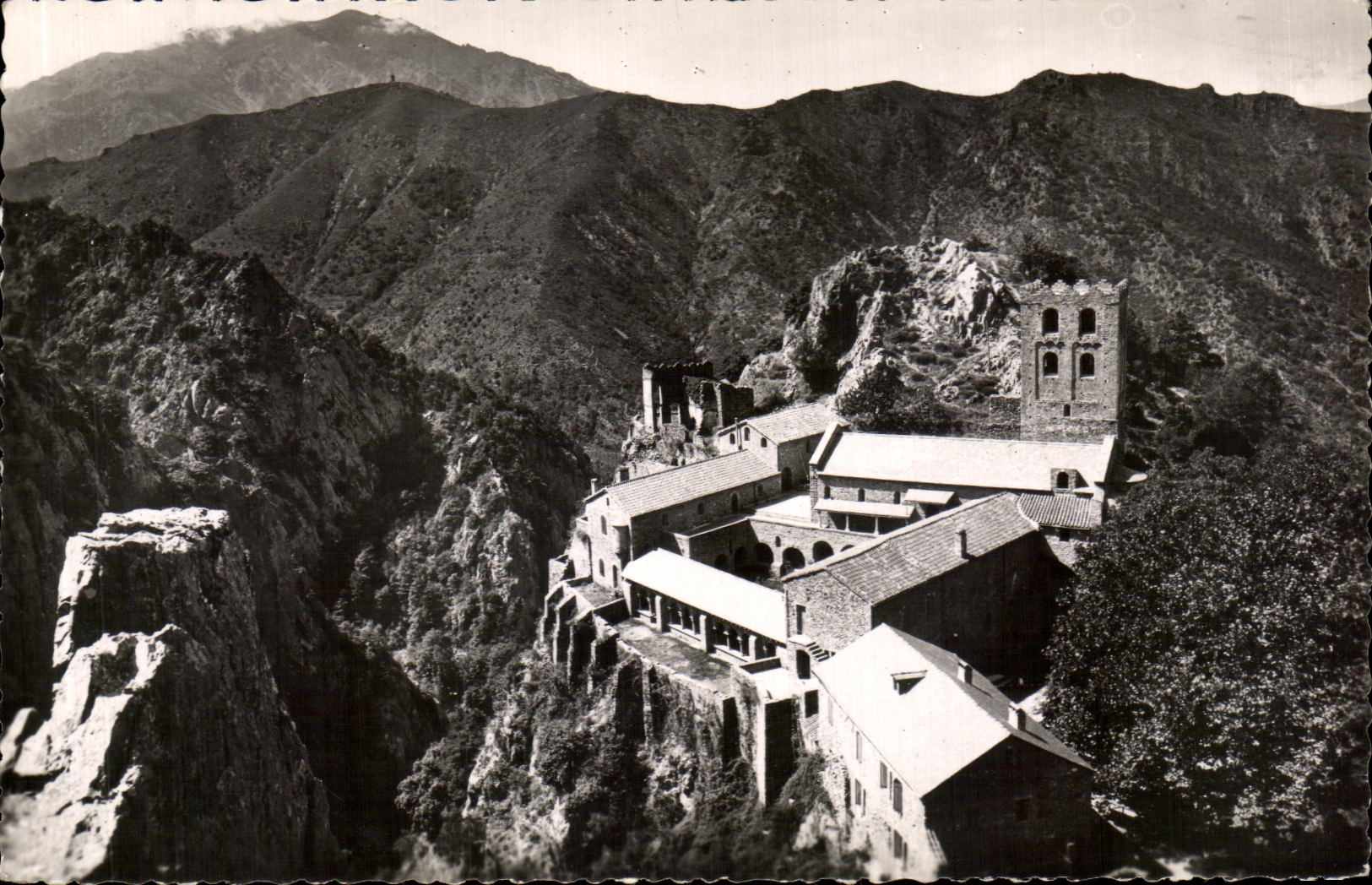 CPA Le roussillon Saint Martin du Canignou Le Cloitre