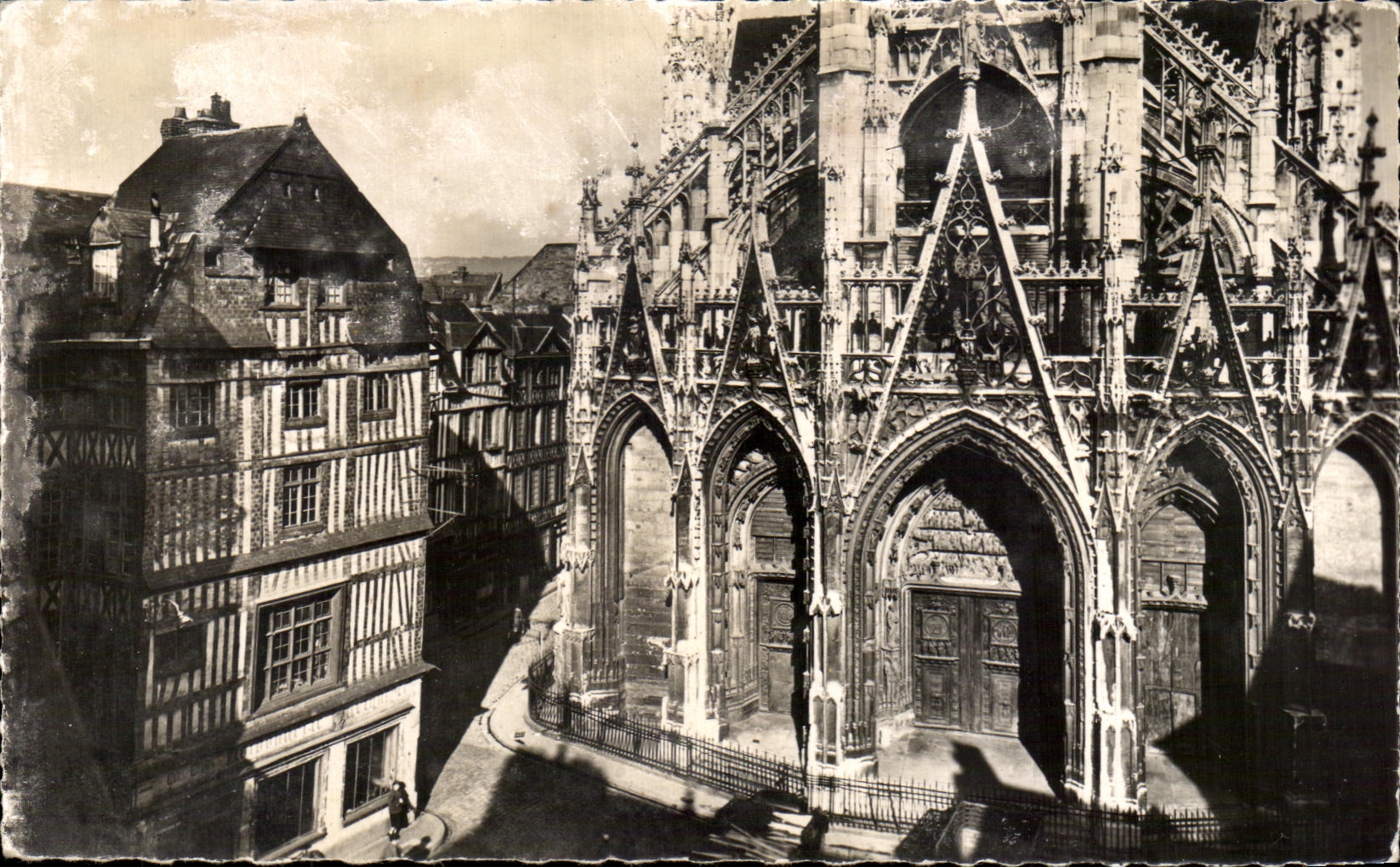 CPA Rouen Gate of the Church Saint Maclon and Vieilles Houses