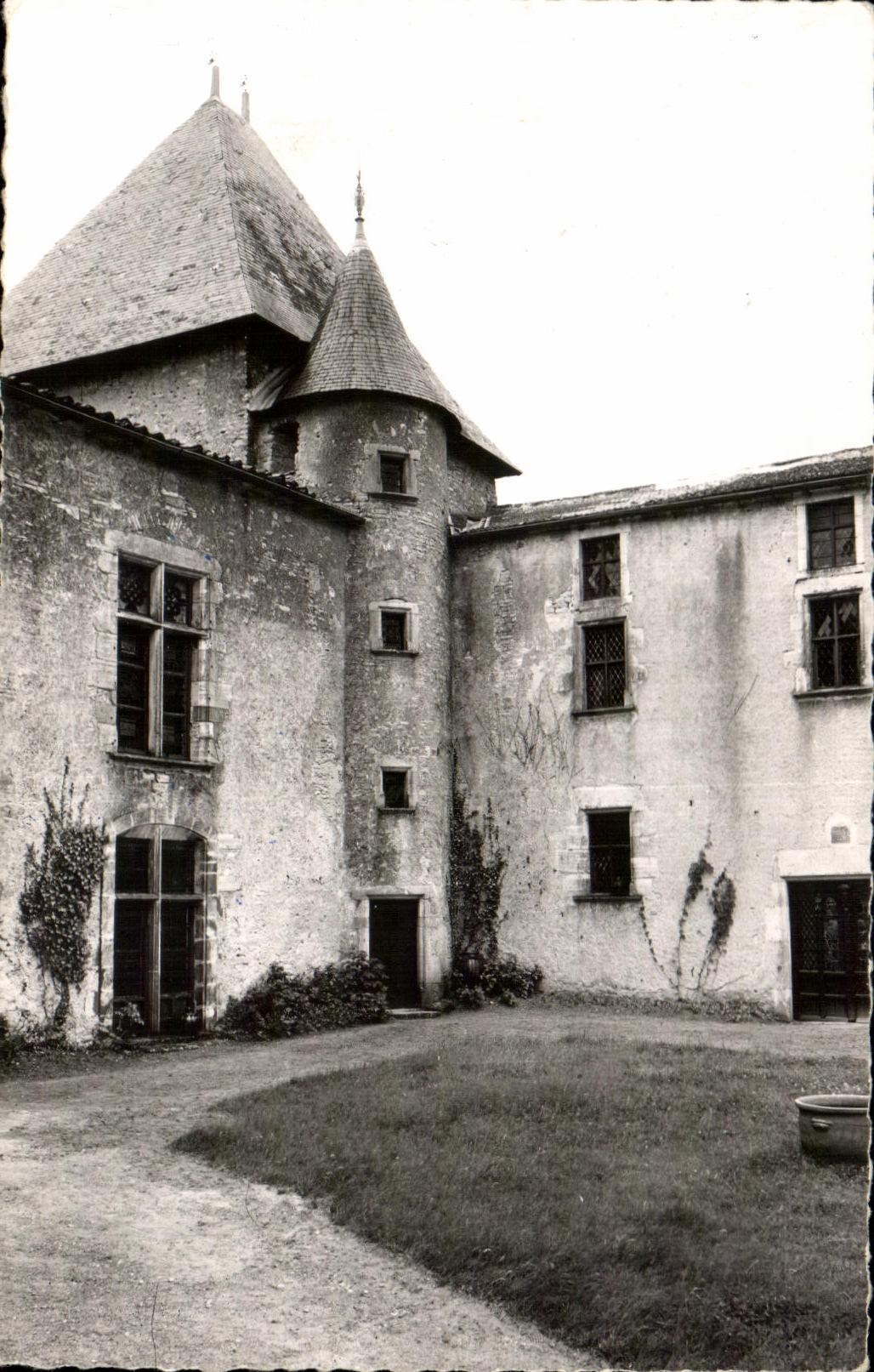 CPA Auvergne and Bourbonnais Castle the Rock Aiguperese Feudal Manor Stronghold of the Mirchel chancellor