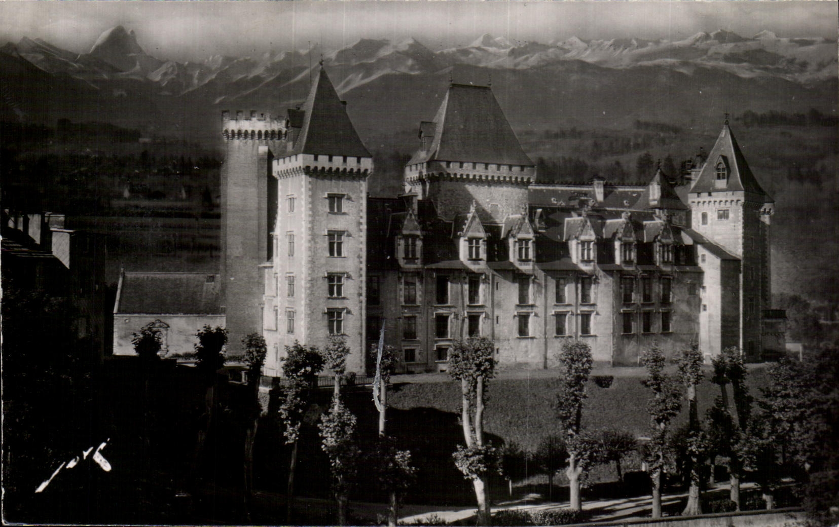 CPA All France Jove Pau the Castle Henri IV and the Pyrenees