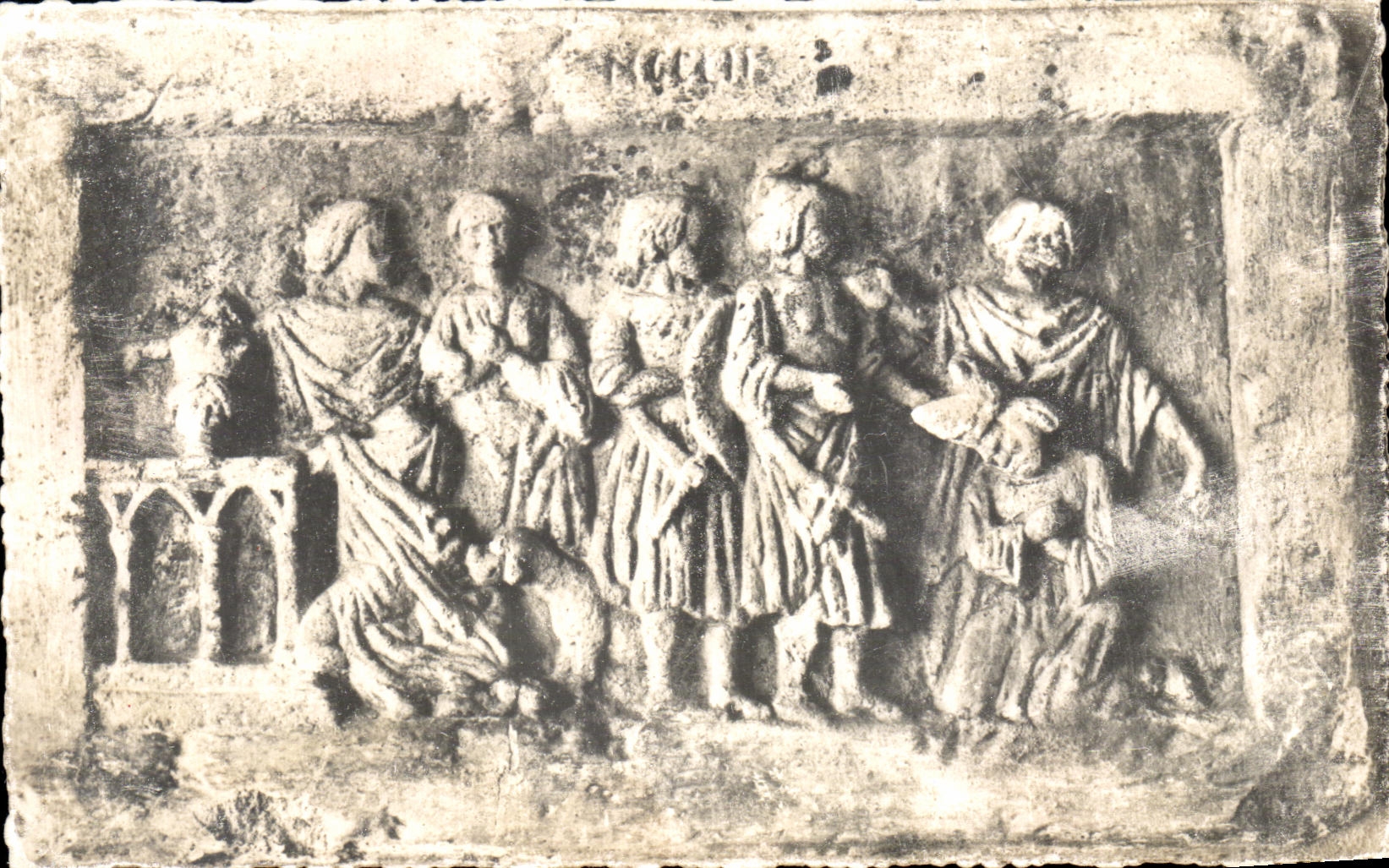 CPA Crypte Du Martyrium Pierre sculptee XIII siecle Martyre de Saint Denys