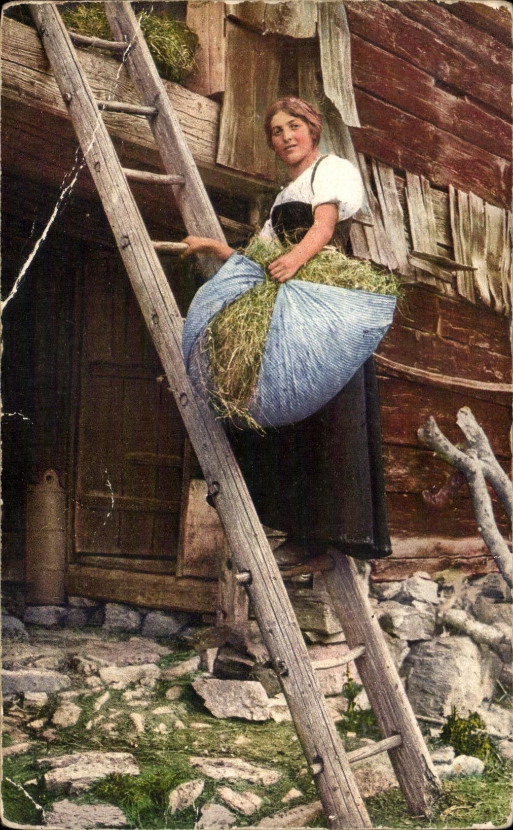 CPA Suisse Femme Folklore Ferme