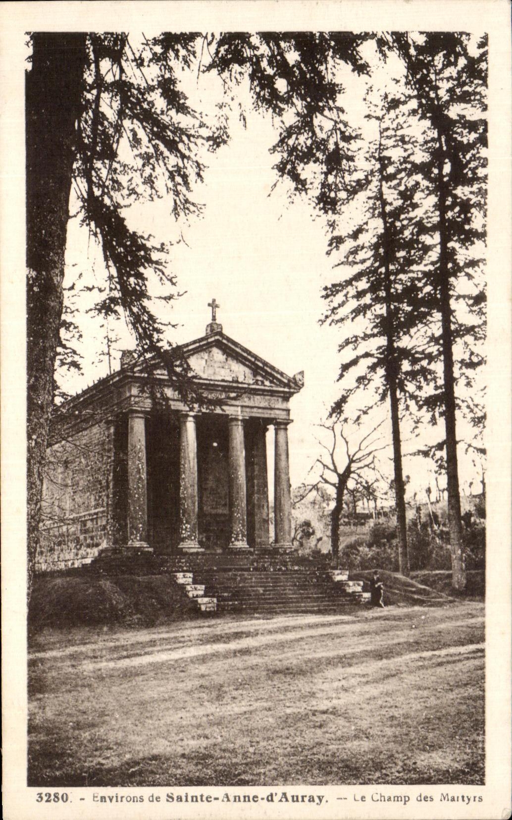 CPA Environs de Sainte Anne d'Auray Le Champ Des martyrs