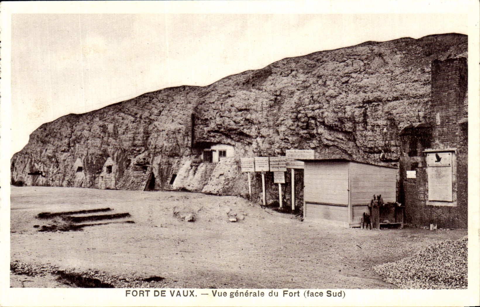 CPA Fort De Vaux Vue generale du Fort (Face Sud) Militaria