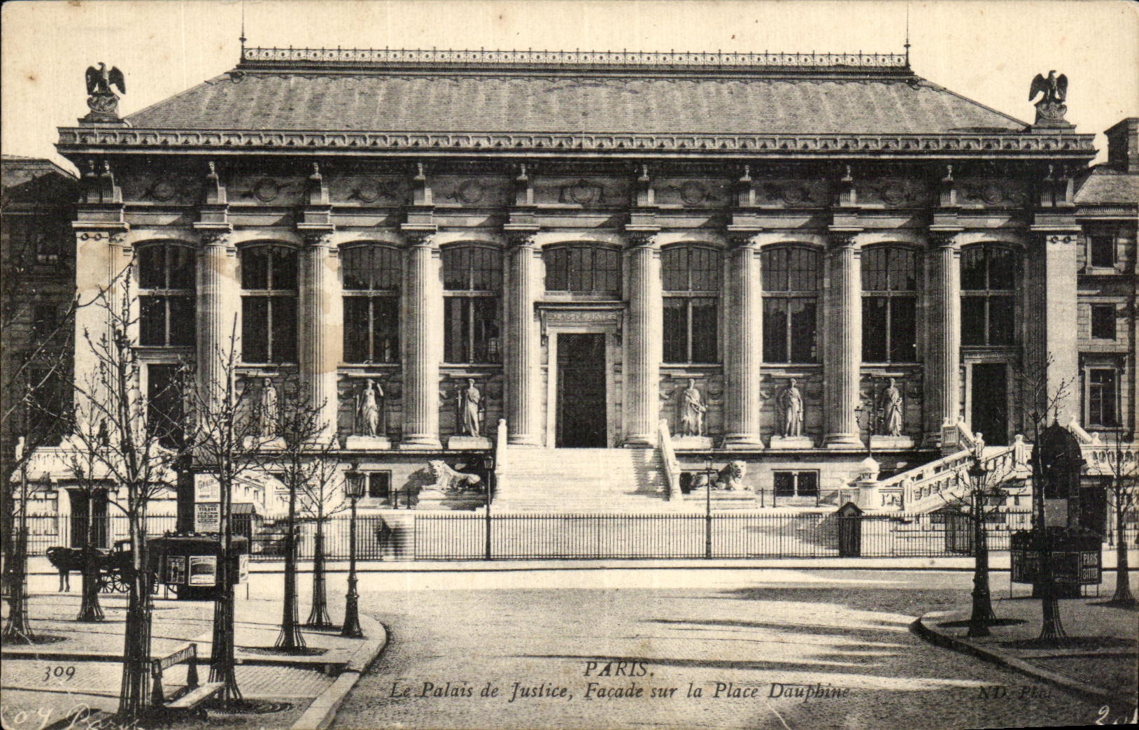 CPA Paris Le Palais Justice Facade sur la Place Dauphine