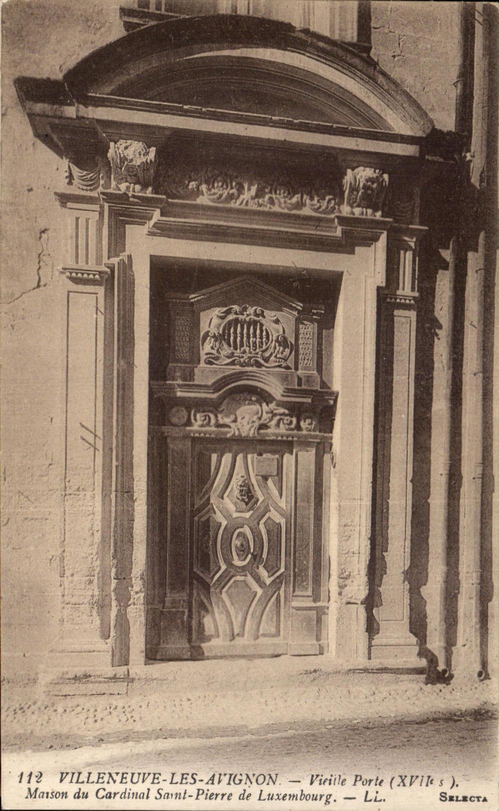 CPA Villeneuve Avignon Old woman Gate House of the Holy Cardinal Pierre of Luxembourg