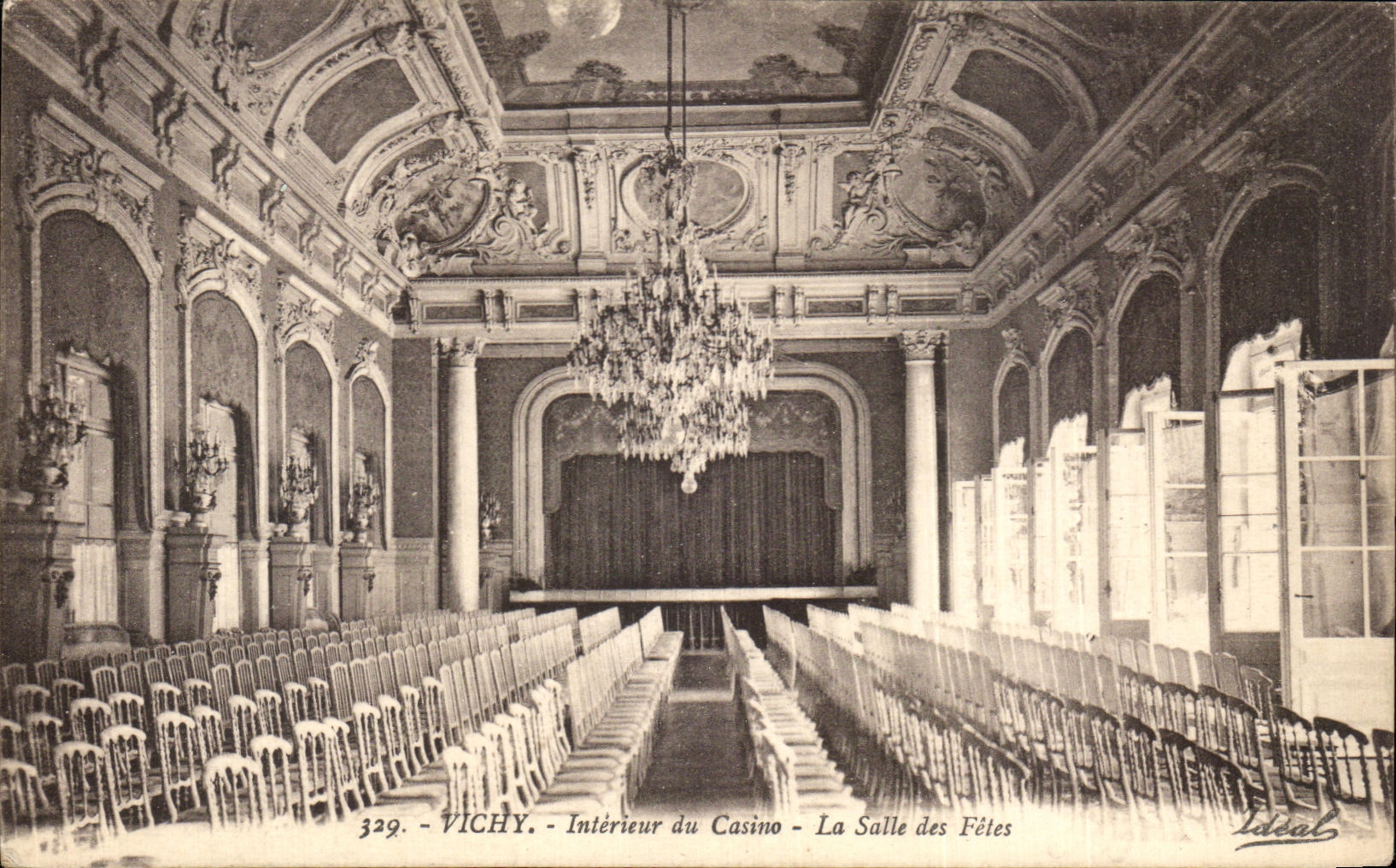 CPA Vichy interieur du casino la salle des fetes
