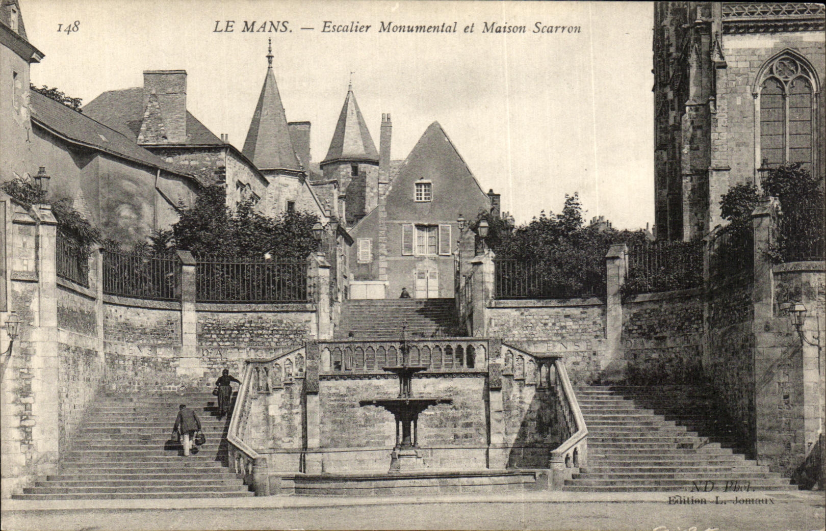 CPA Mans monumental Staircase and house scarron