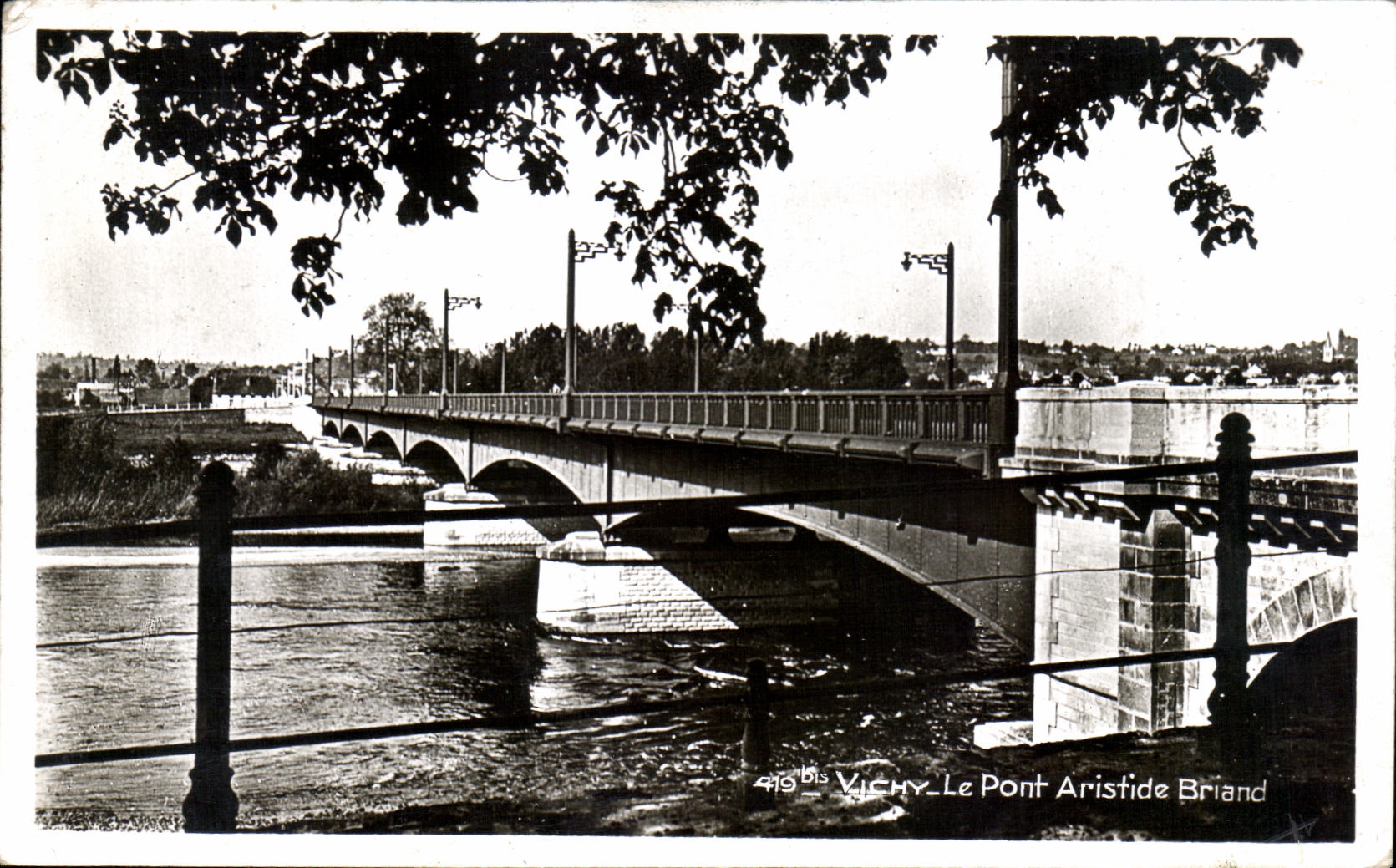 CPA Vichy La Pont Aristide Briand