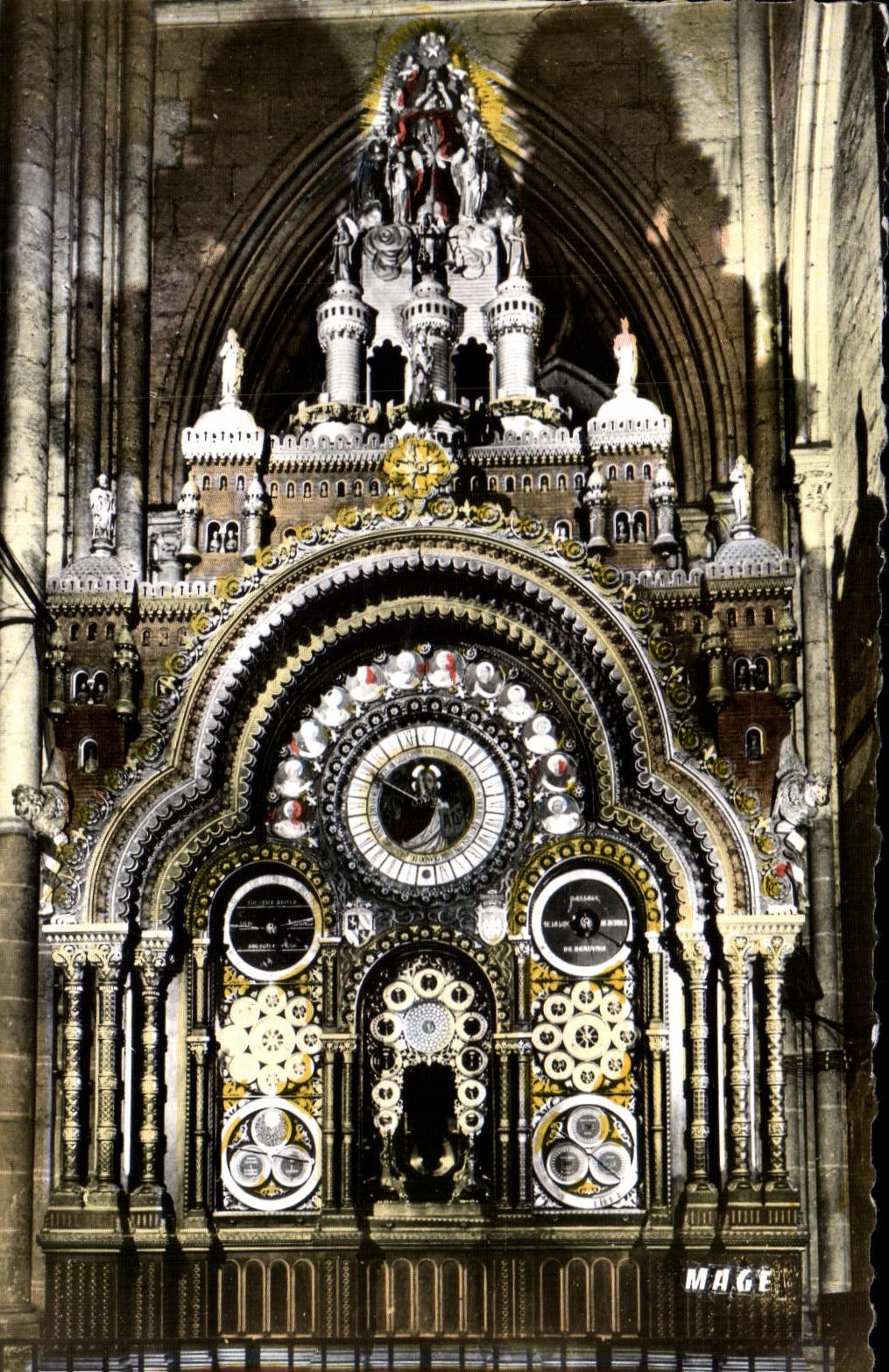 CPA Beauvais oise la cathedrale l'horloge astronomique 