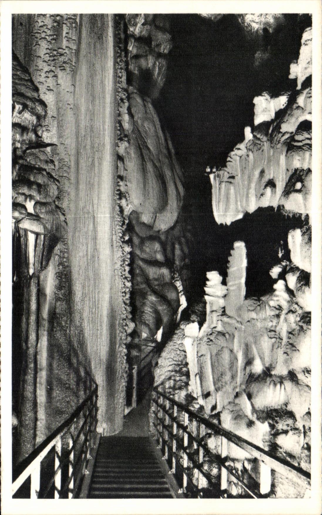 CPA the batch illustrates padirac giant column and not crocodile