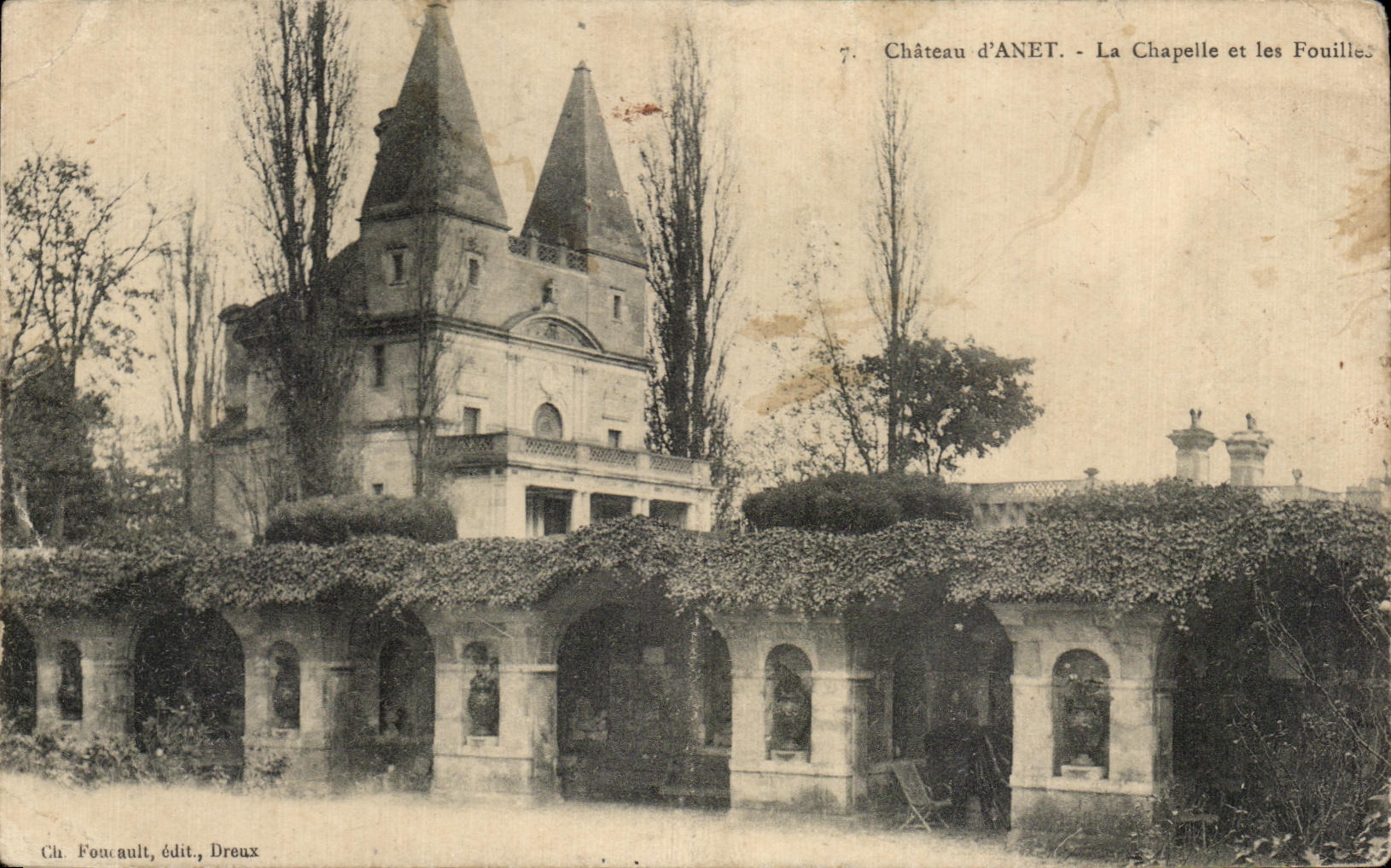 CPA Chateau d'Anet La Chapelle et les Fouilles