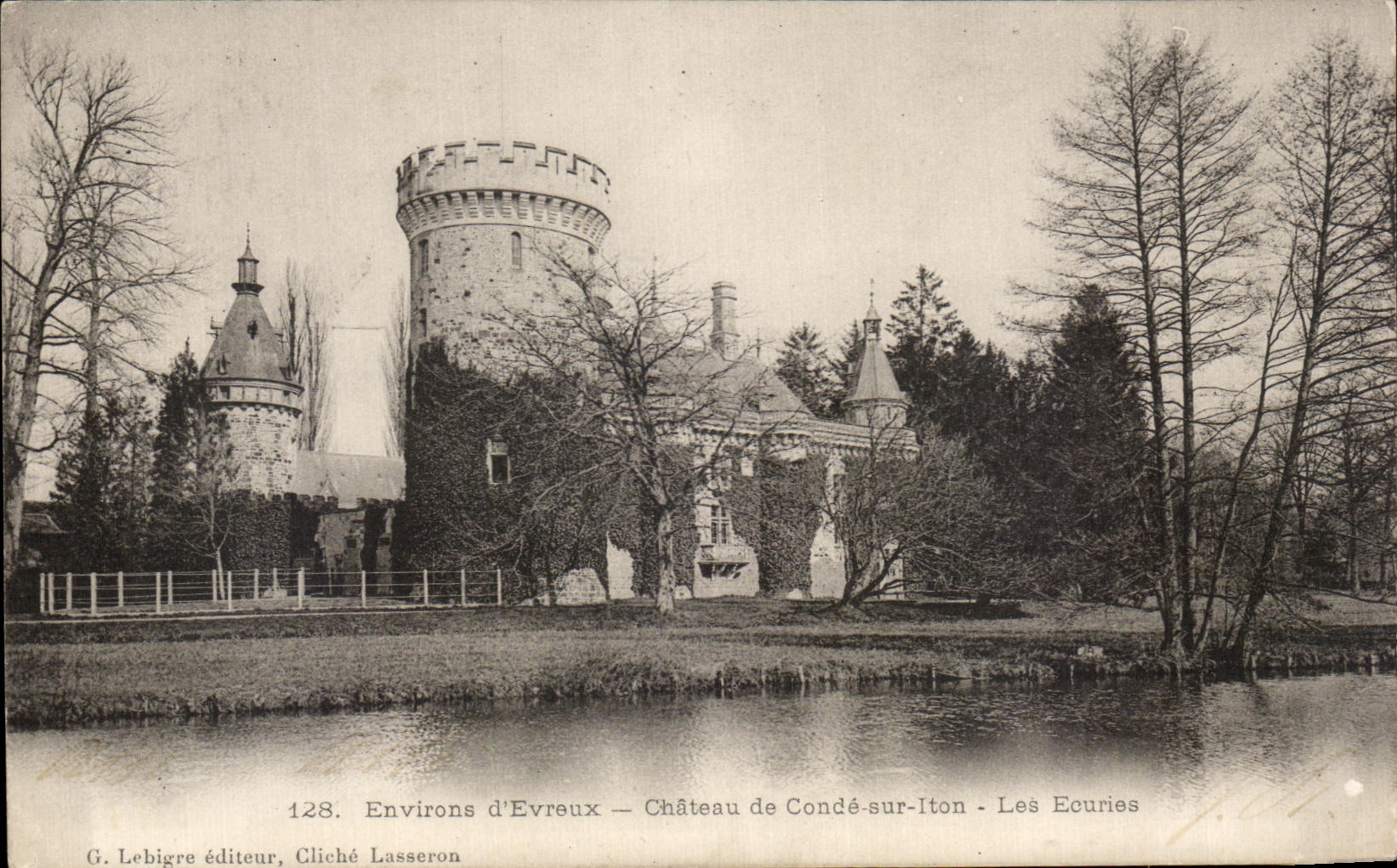 CPA Environs d'Evreux Chateau de Conde sur Iton Les Ecuries