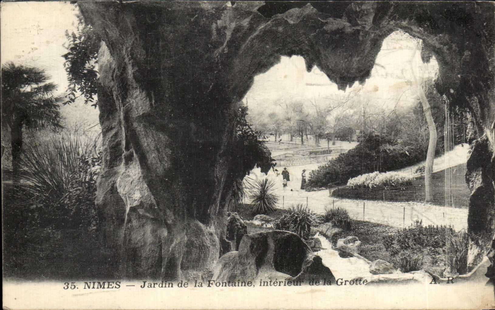 CPA Nimes interior garden of the fountain of the cave