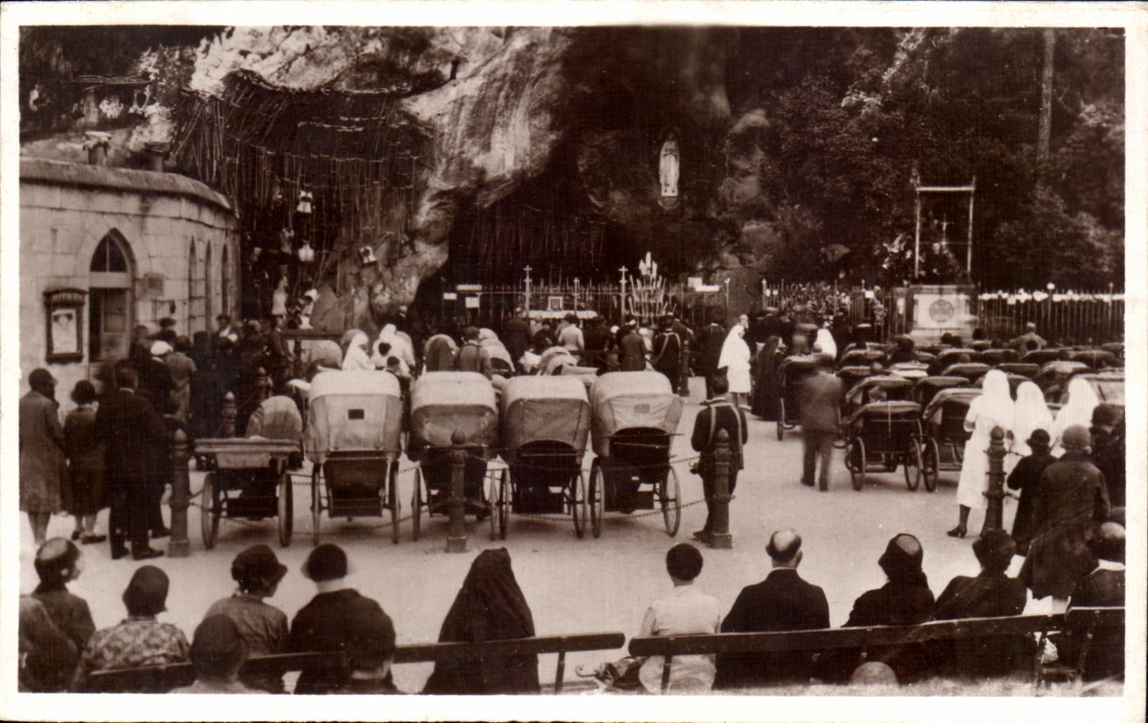 CPA Lourdes the cave