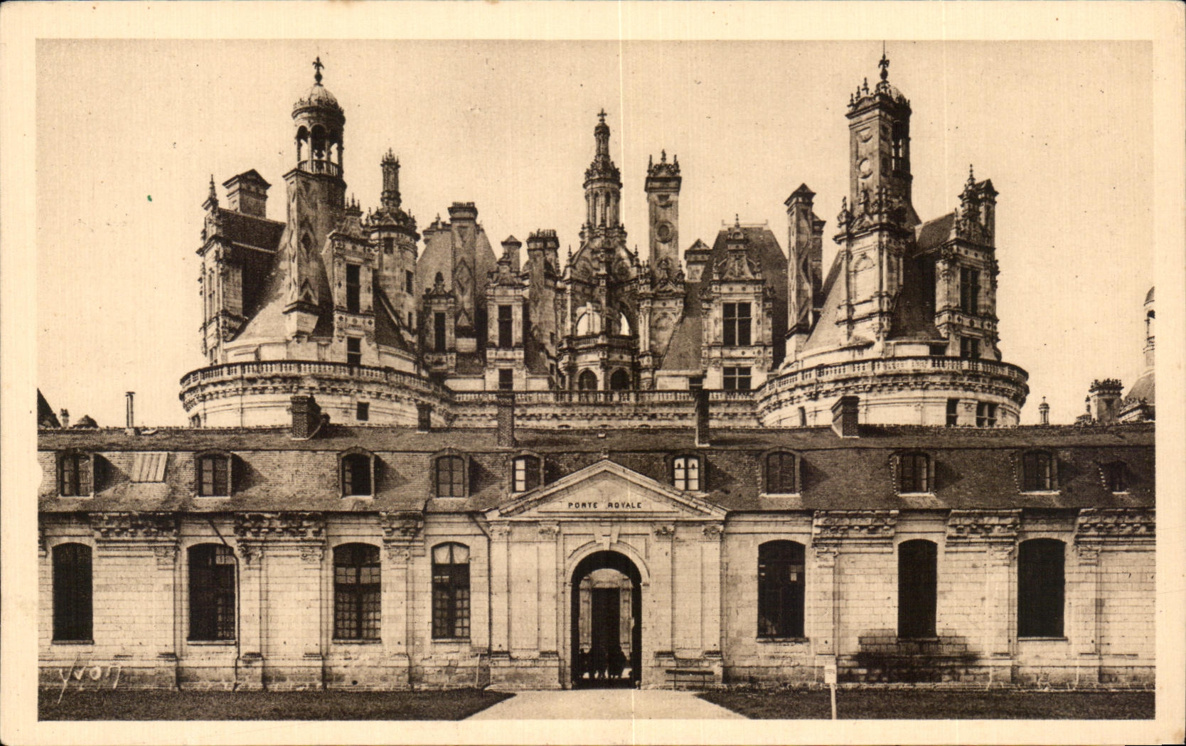 CPA La Douce France Chateaux De La Loire Chambord la Porte Royale