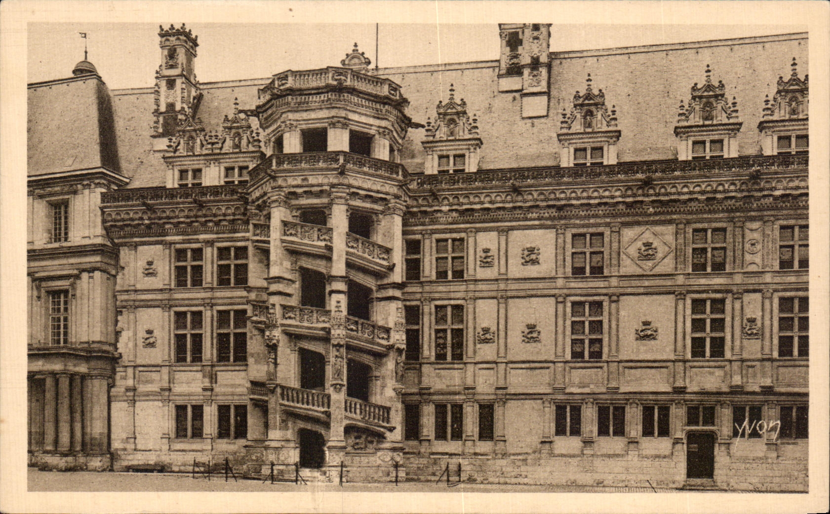 CPA La Douce France Chateaux De la Loire Chateau de Blois Escalier Francois