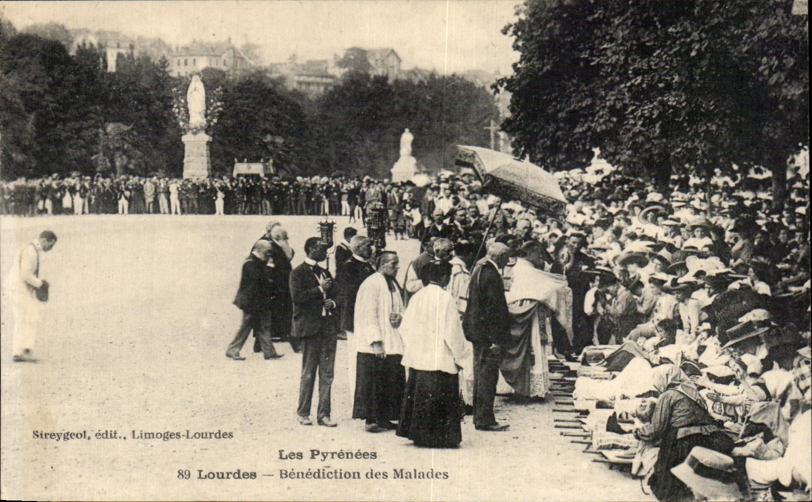 CPA Les Hautes Pyerenees Lourdes Benediction des malades