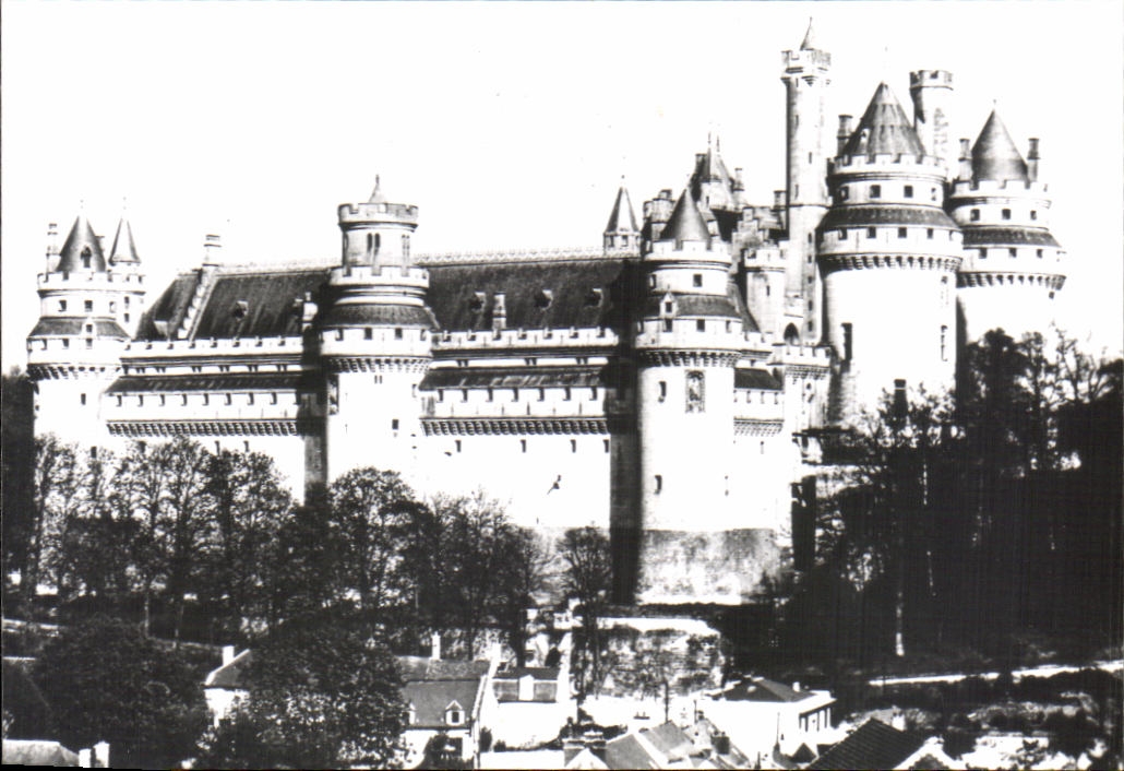 CPSM Le chateau de Pierrefonds salle des chevaliers de la table ronde