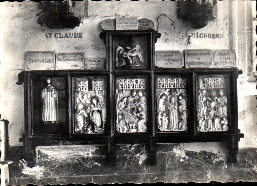 CPSM Plouha chapelle de kermaria an lsquit le retable en albatre dorigine anglaise vesiecle