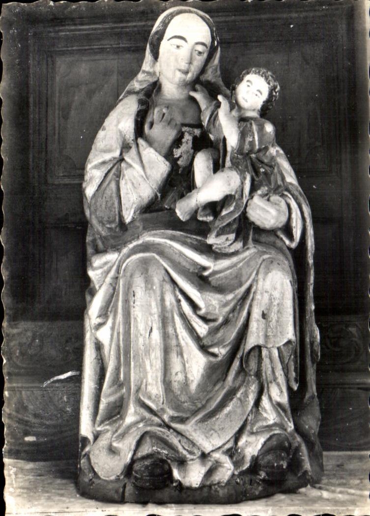 CPSM Plouha chapelle de kermaria an lsquit le retable en albatre dorigine anglaise vesiecle