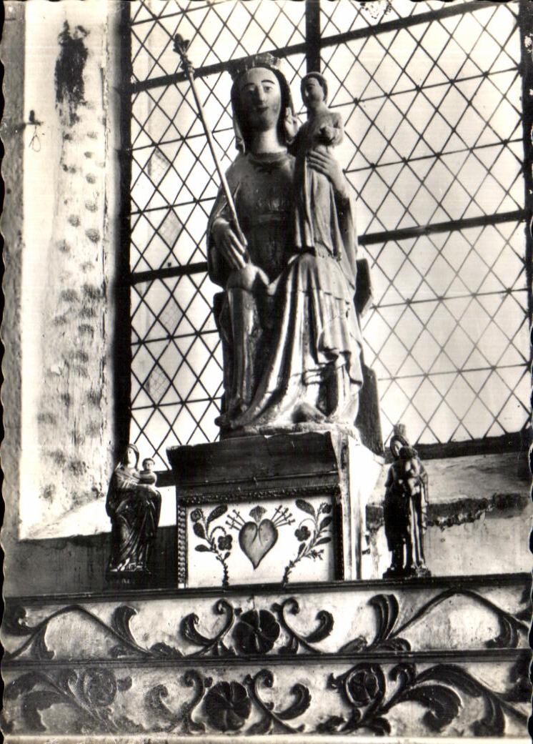 CPSM Plouha chapelle de kermaria an lsquit la vierge nd an lsquit et les deux petites vierges en bois dore